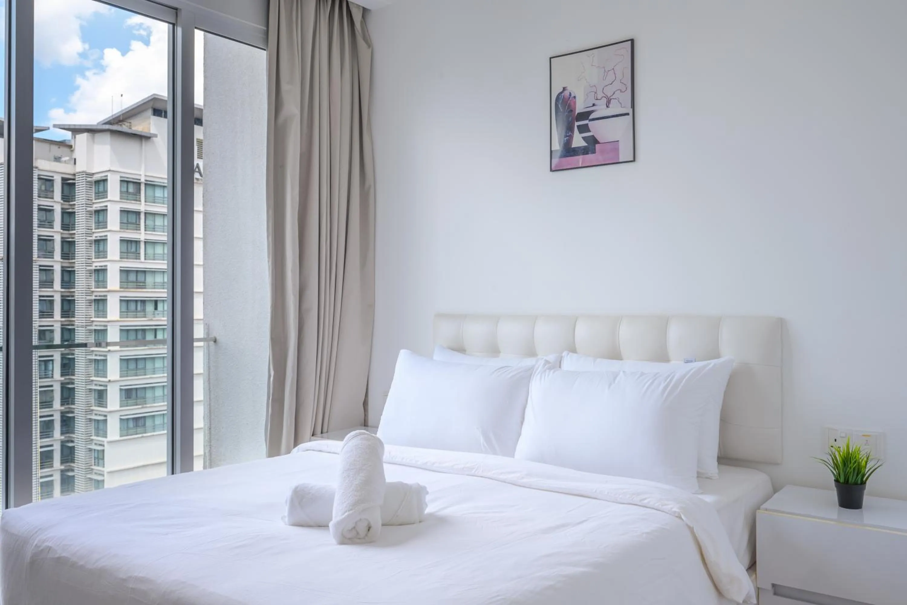 Bed in Greystone One Bukit Ceylon