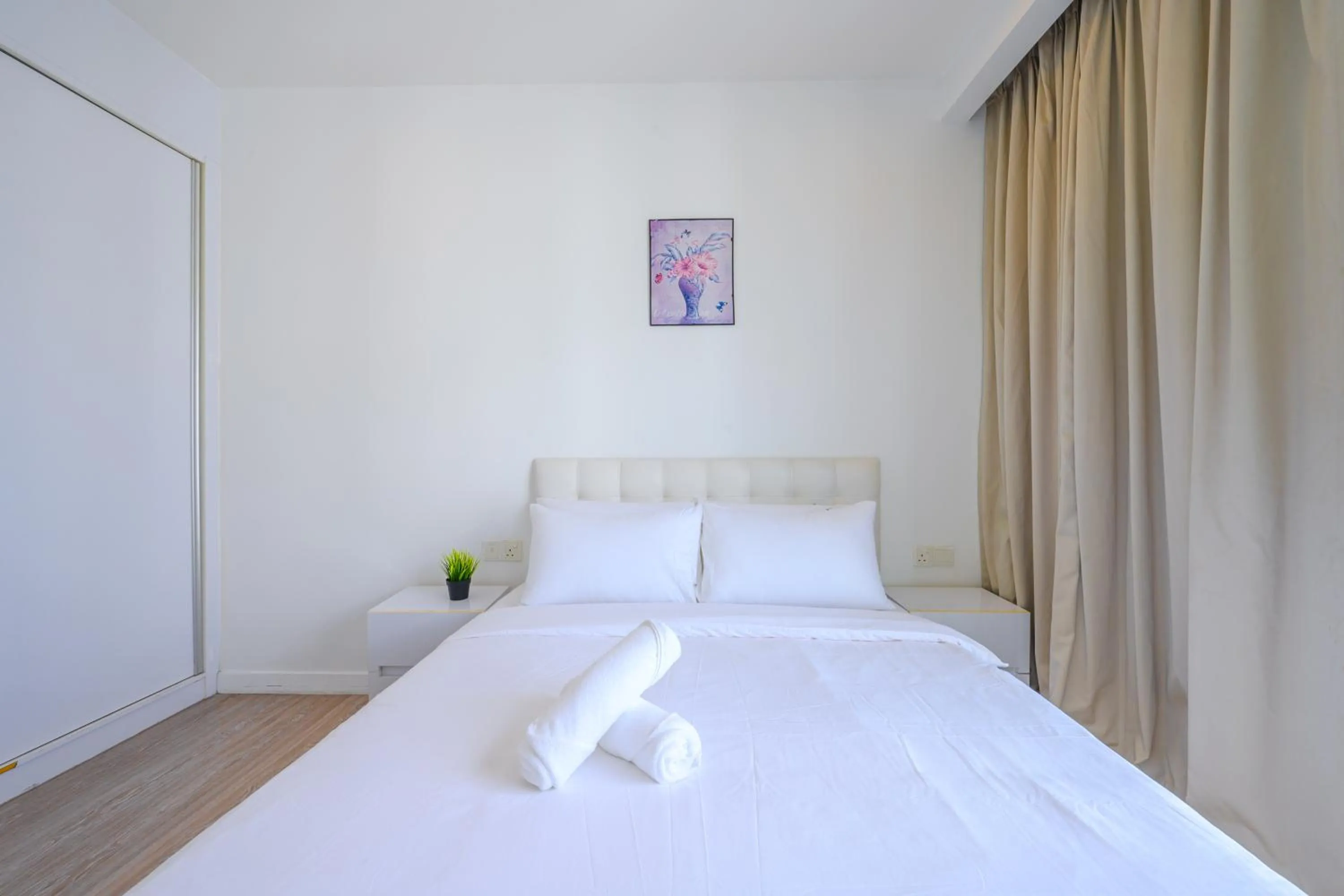 Bed in Greystone One Bukit Ceylon