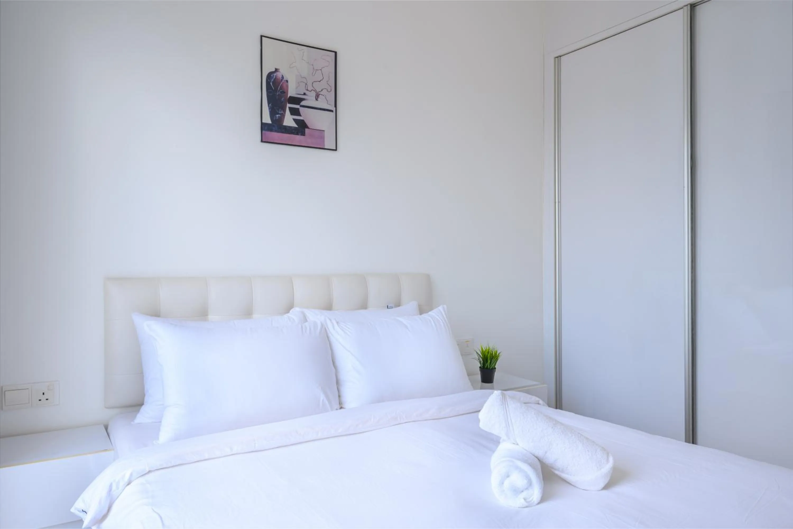 Bed in Greystone One Bukit Ceylon