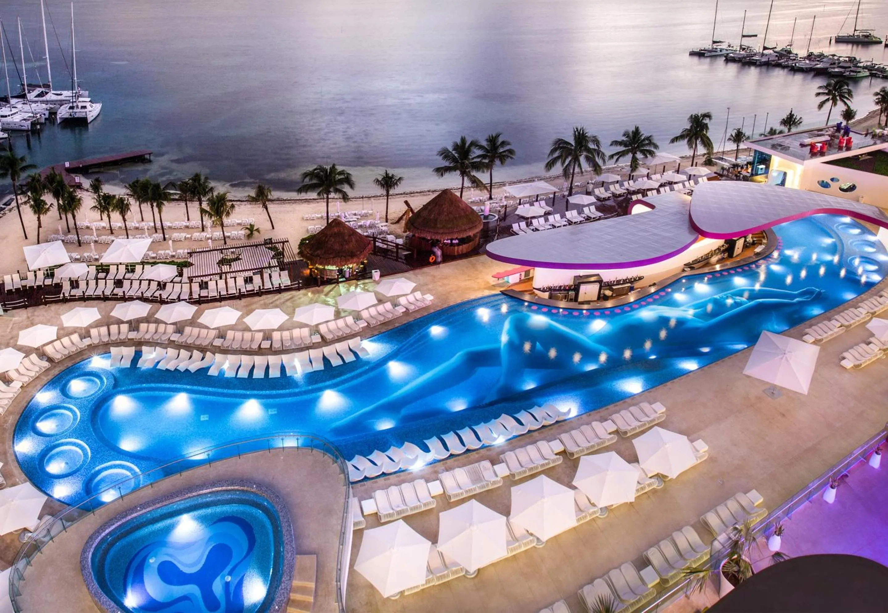 Swimming pool in Temptation Cancun Resort - All Inclusive - Adults Only