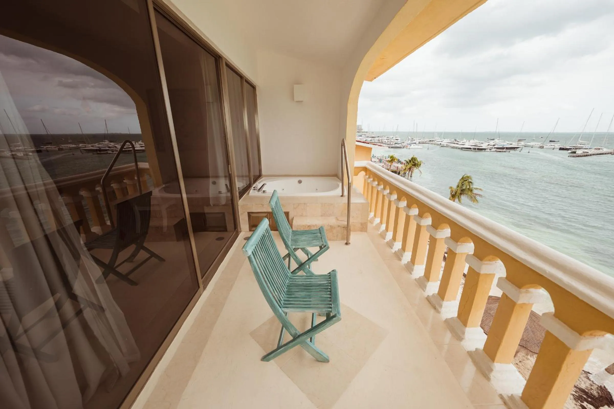 Balcony/Terrace in All Ritmo Cancun Resort & Water Park