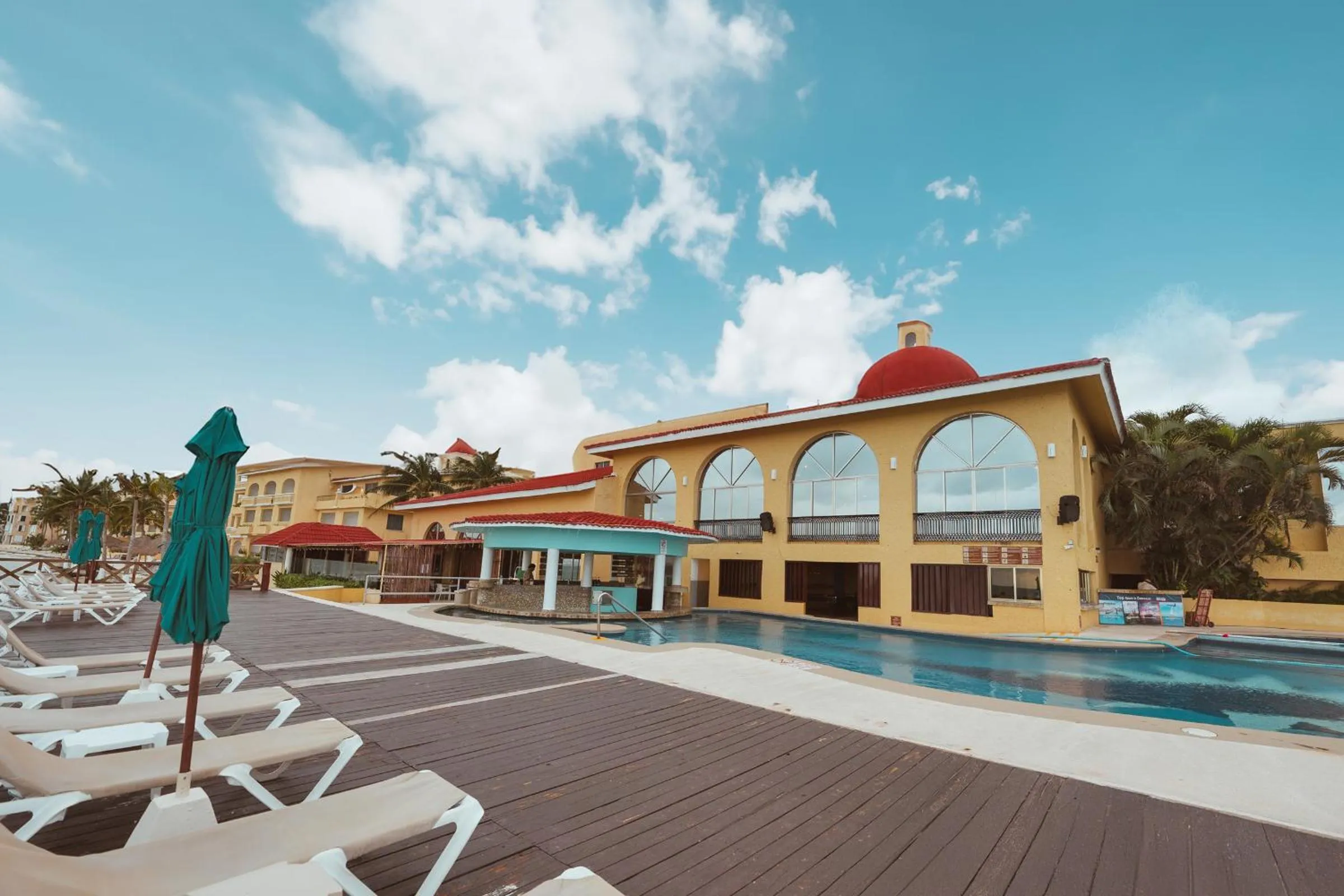 Swimming pool in All Ritmo Cancun Resort & Water Park