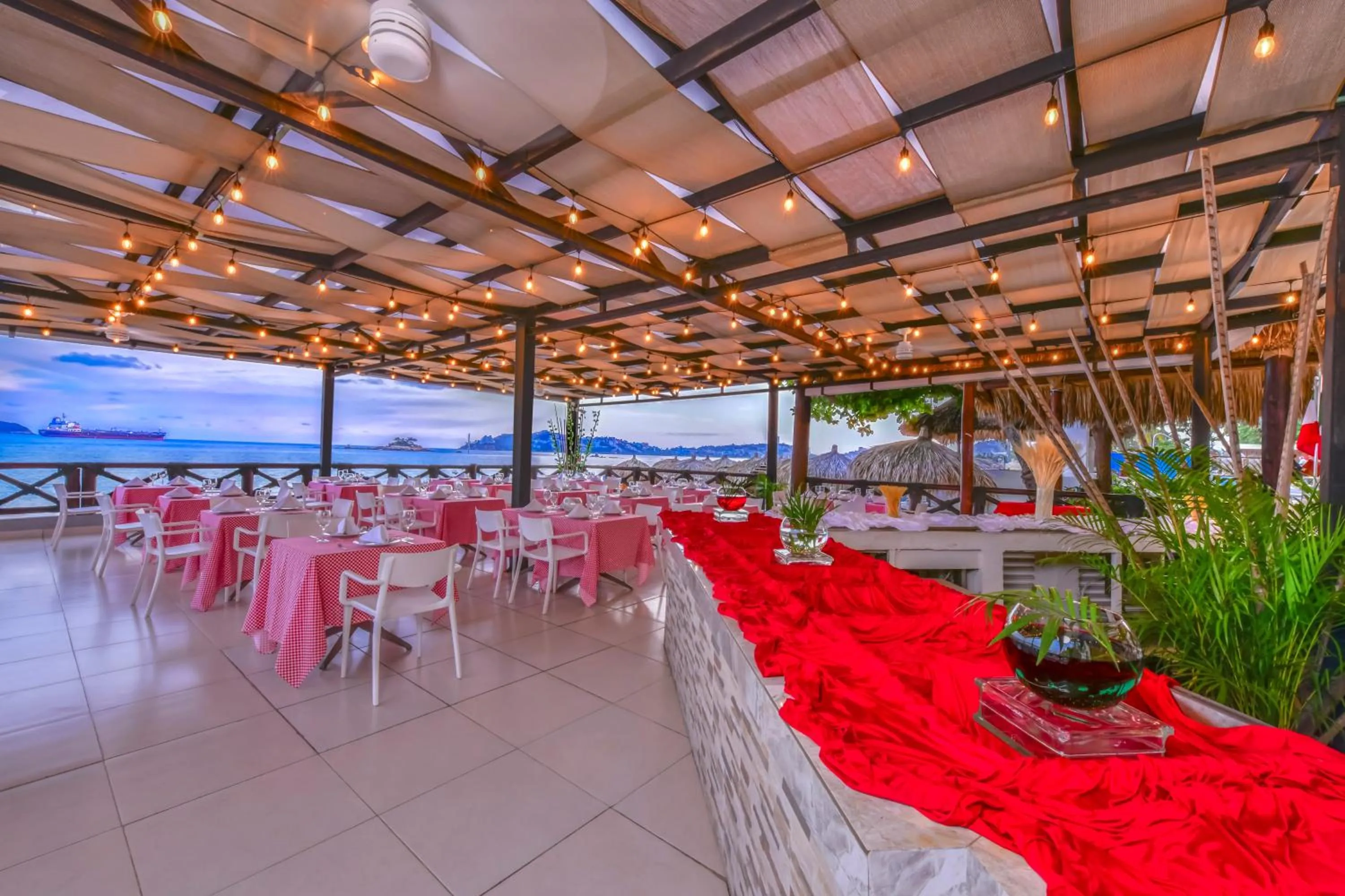 Restaurant/places to eat in Krystal Beach Acapulco