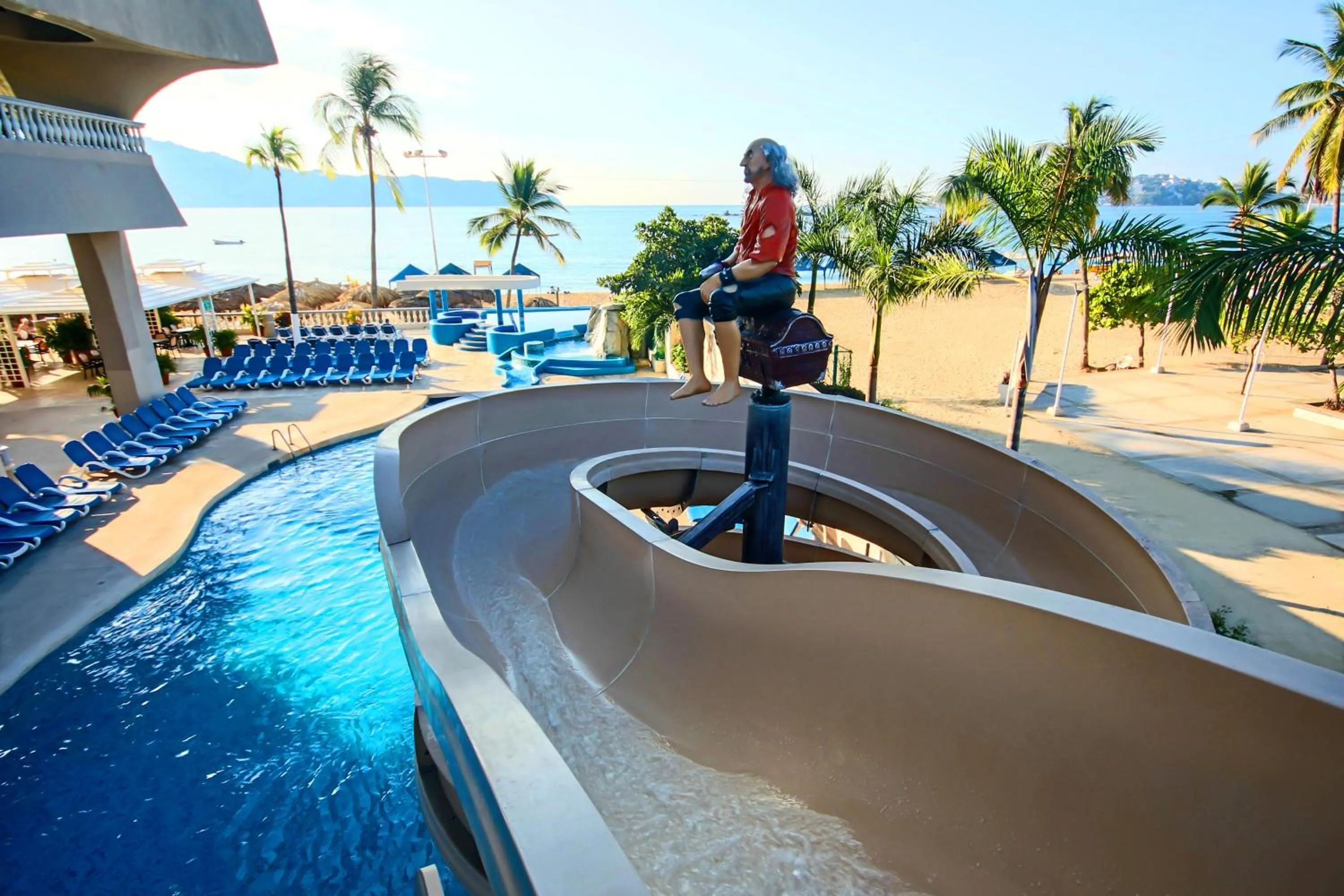 Swimming pool in Krystal Beach Acapulco