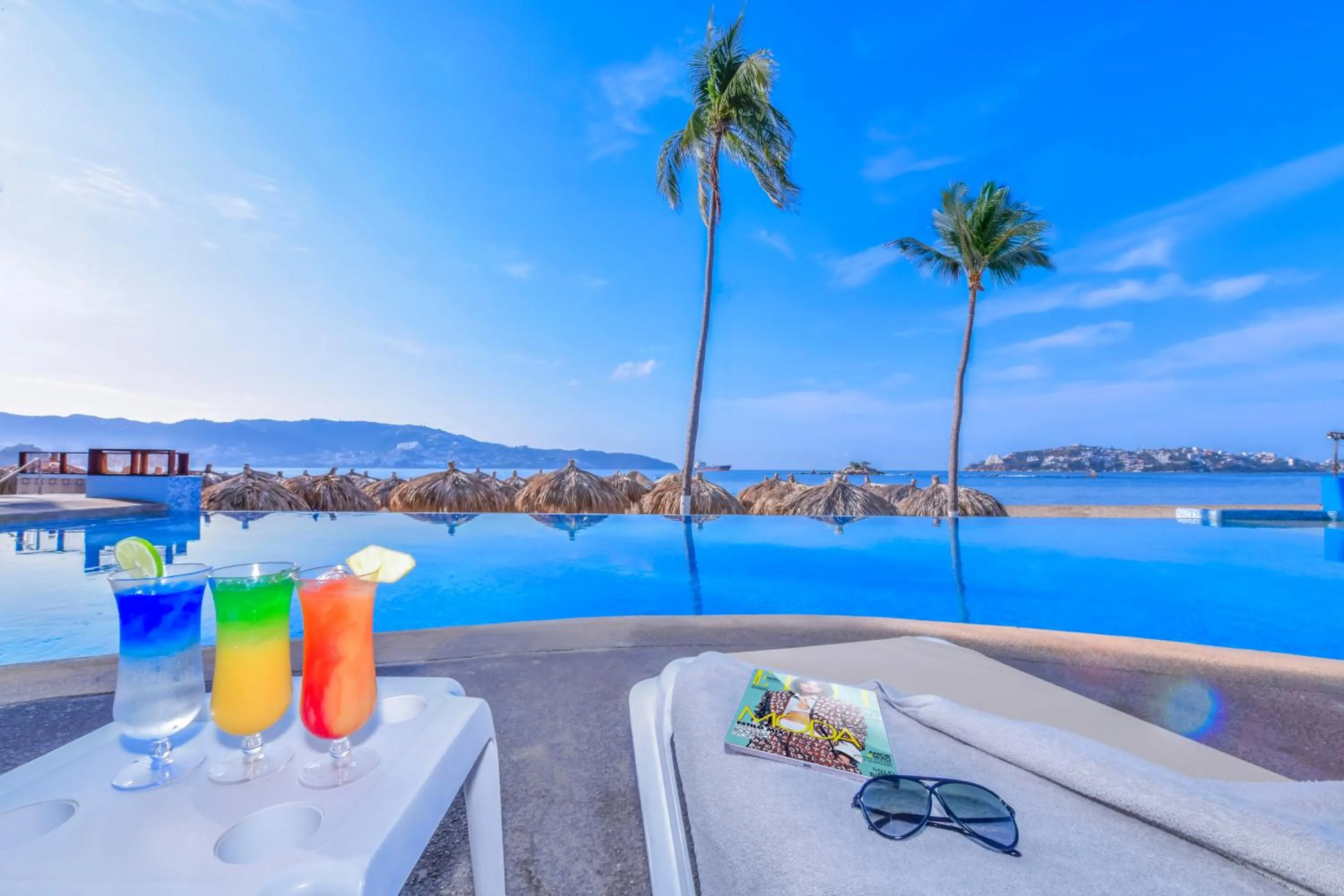 Swimming pool in Krystal Beach Acapulco