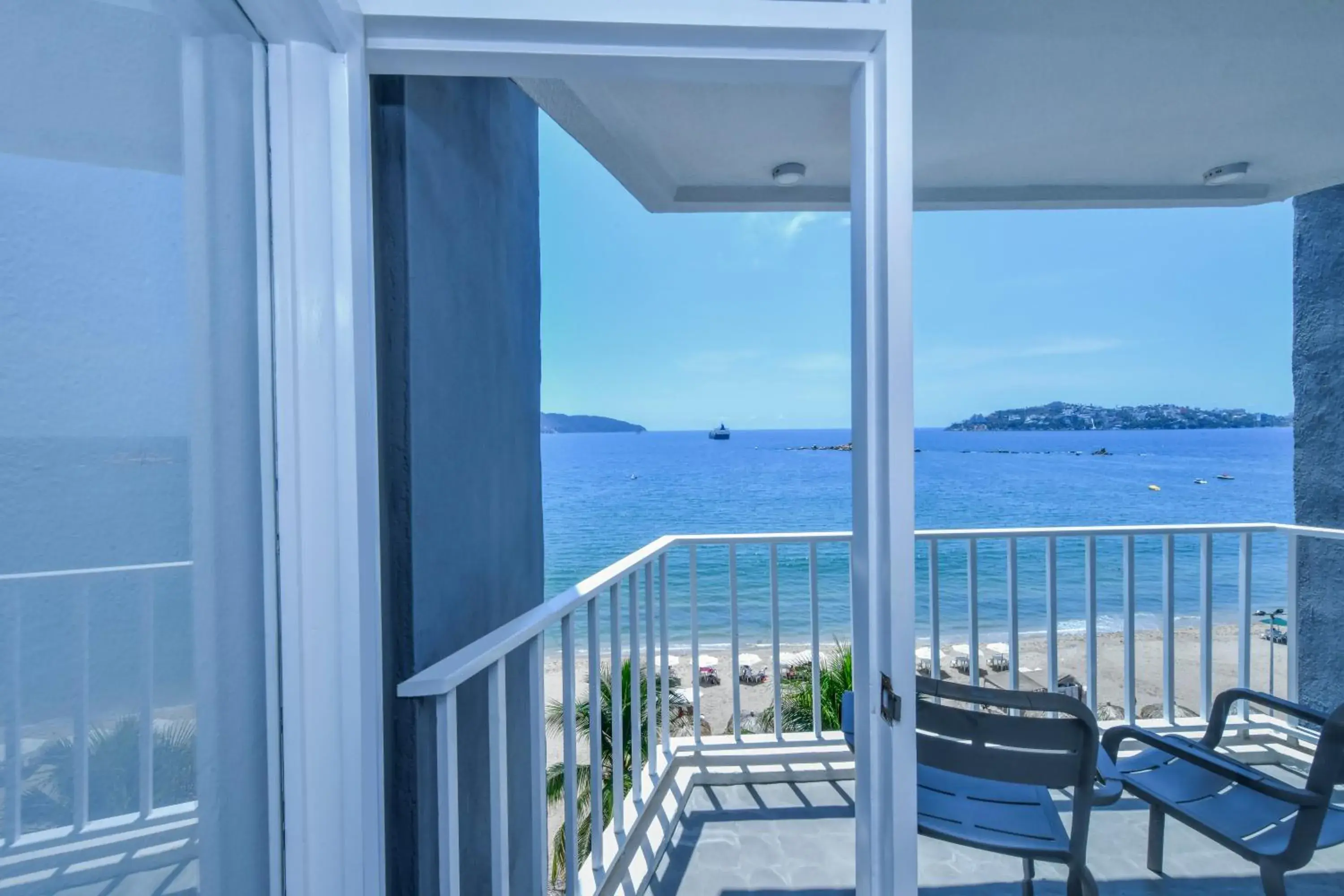 King Room with Sea View in Krystal Beach Acapulco King Room with Sea View in Krystal Beach Acapulco