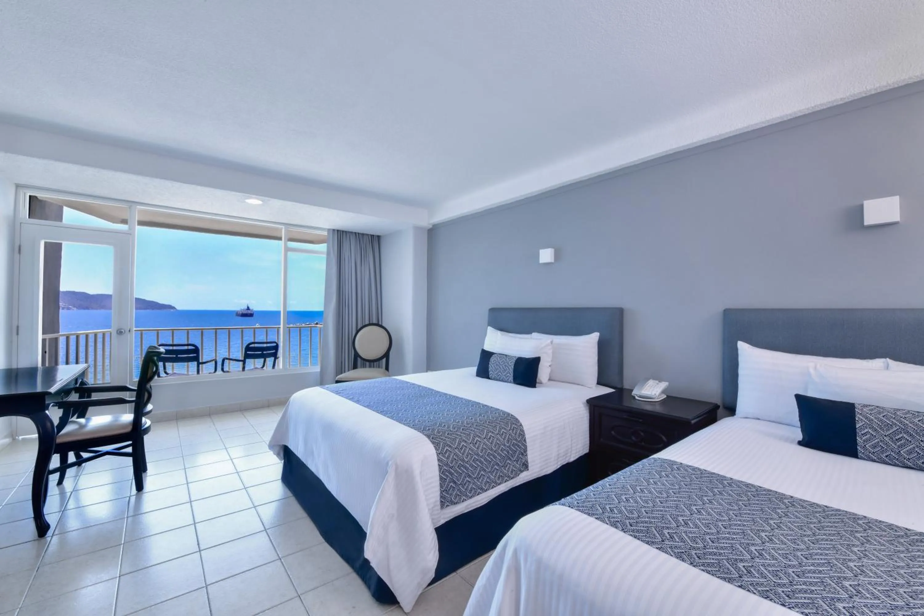 Bed in Krystal Beach Acapulco