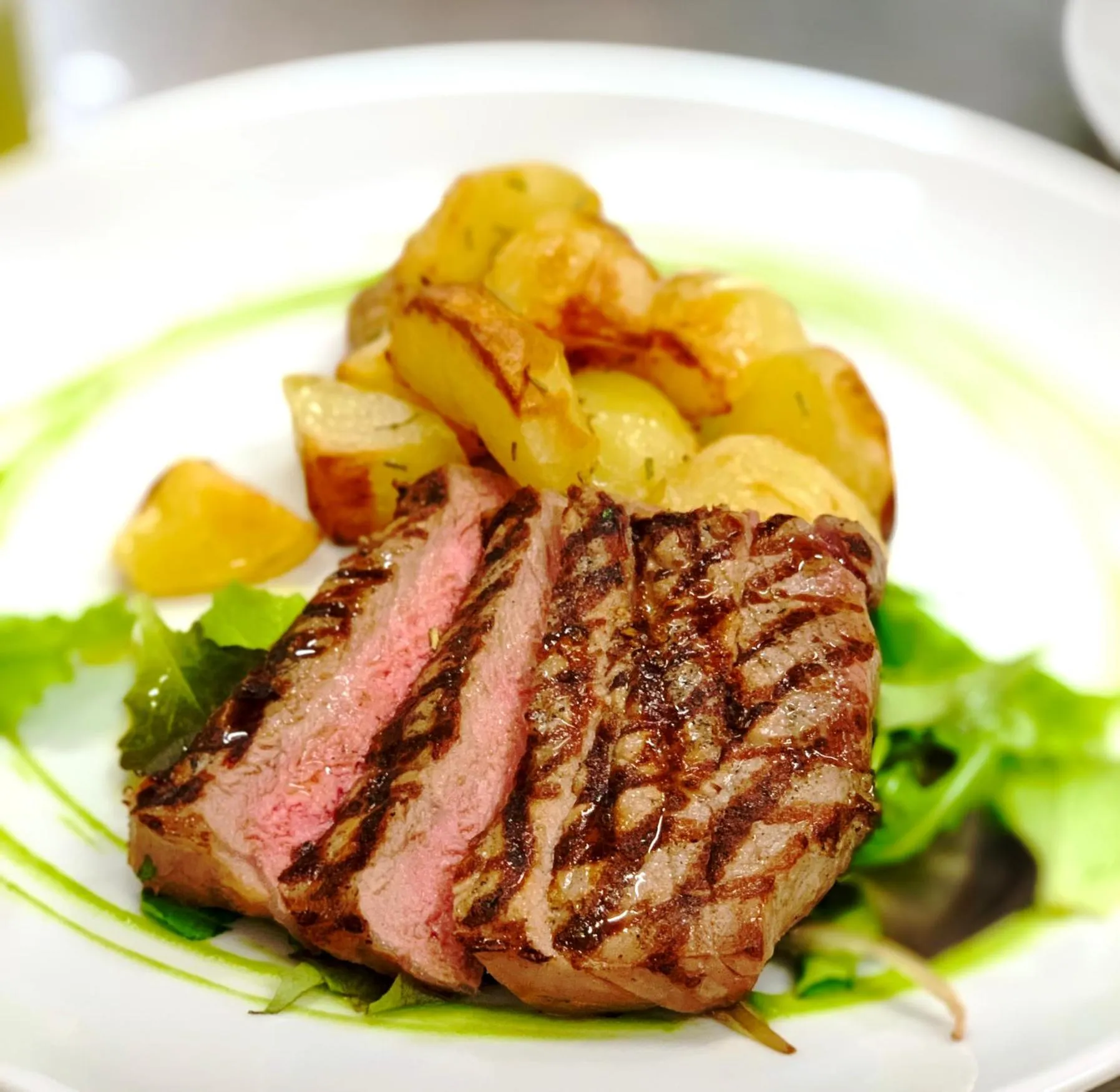 Restaurant/places to eat in Hotel Diana