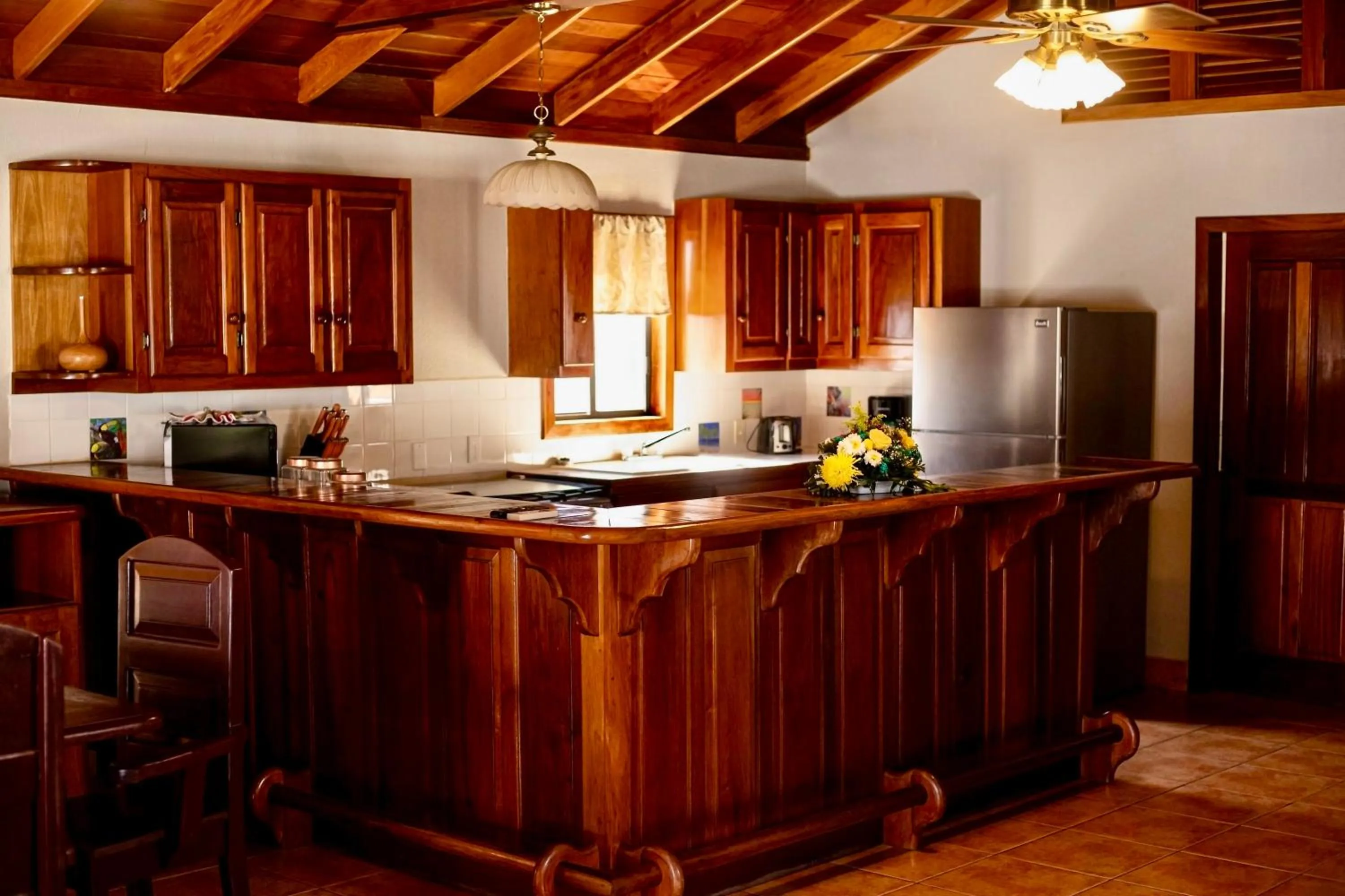 Kitchen or kitchenette in Corona del Mar