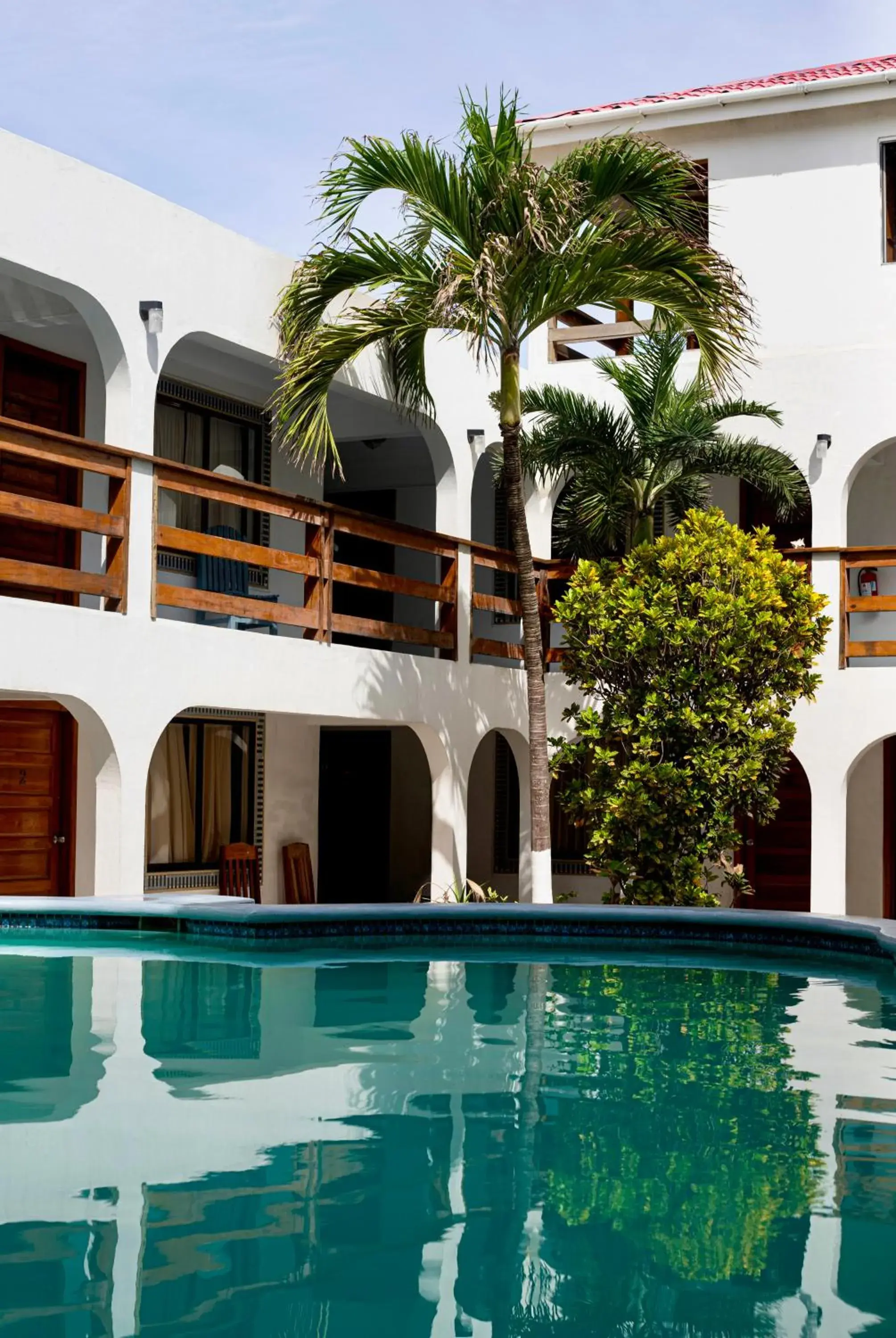 Queen Room with Pool View in Corona del Mar Queen Room with Pool View in Corona del Mar
