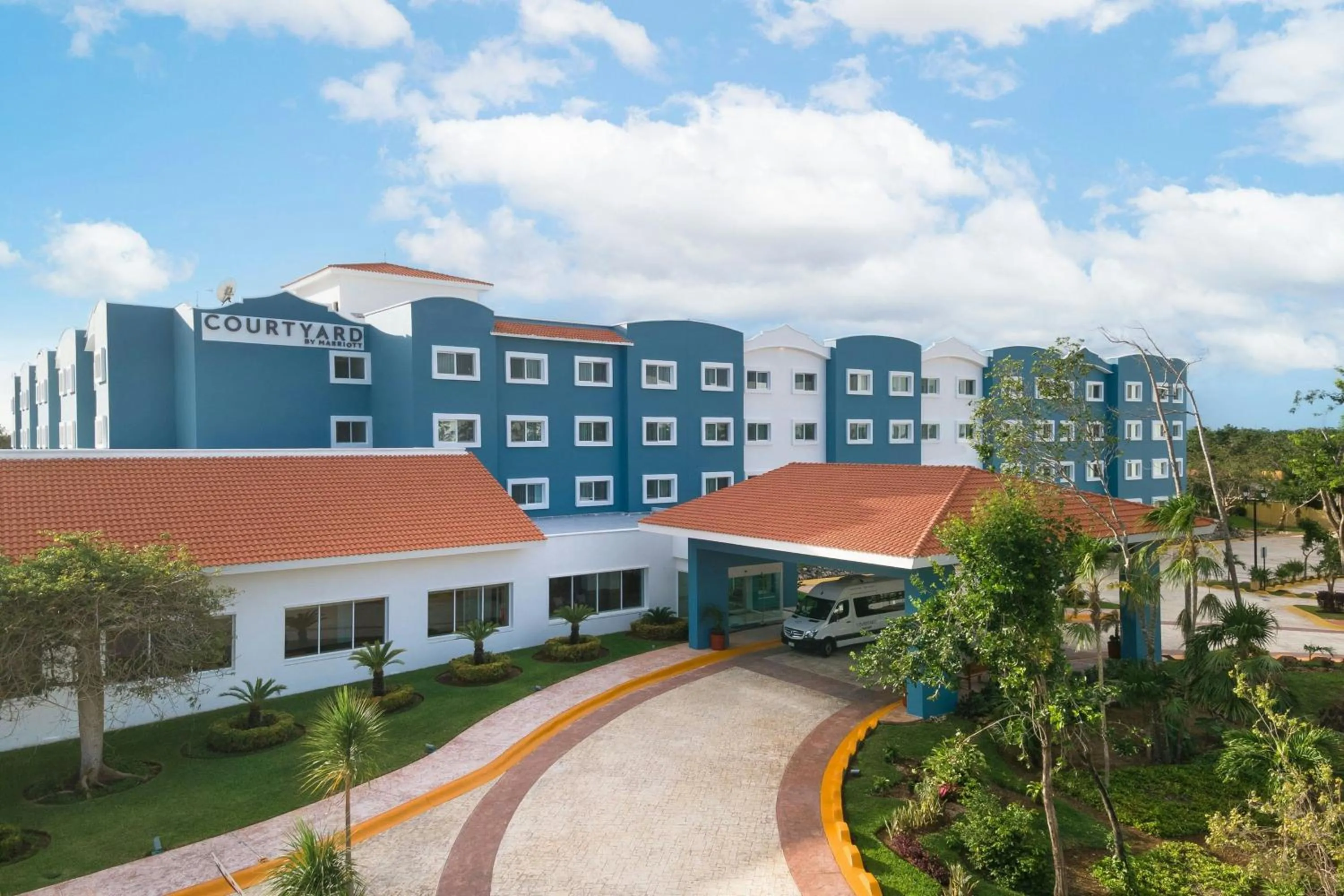 Property building in Courtyard by Marriott Cancun Airport