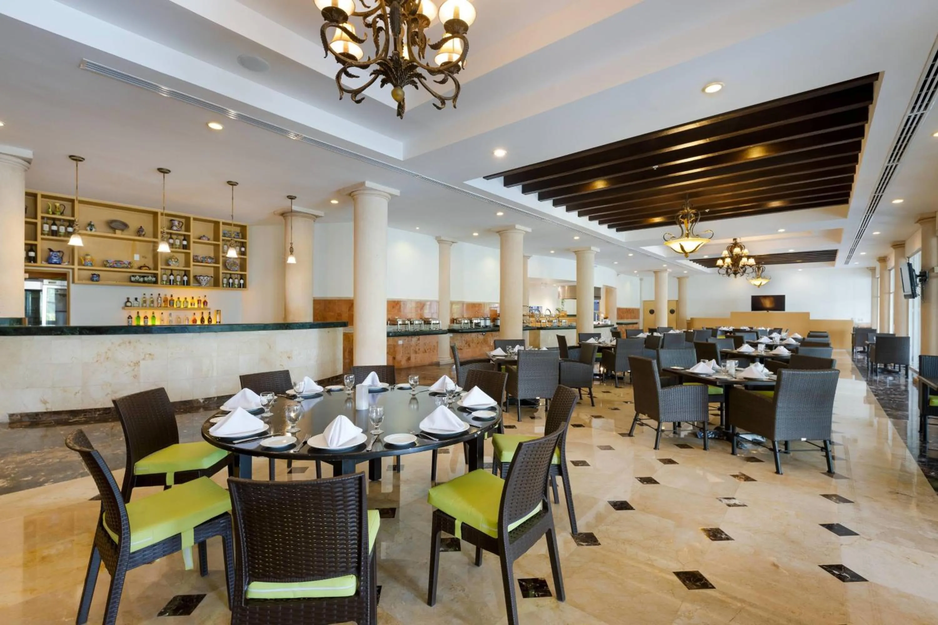 Restaurant/places to eat in Courtyard by Marriott Cancun Airport