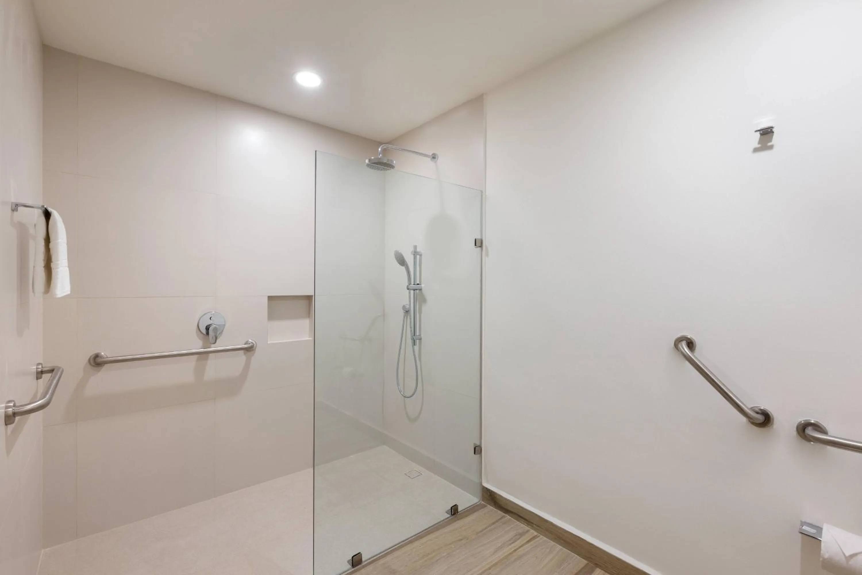 Bathroom in Courtyard by Marriott Cancun Airport