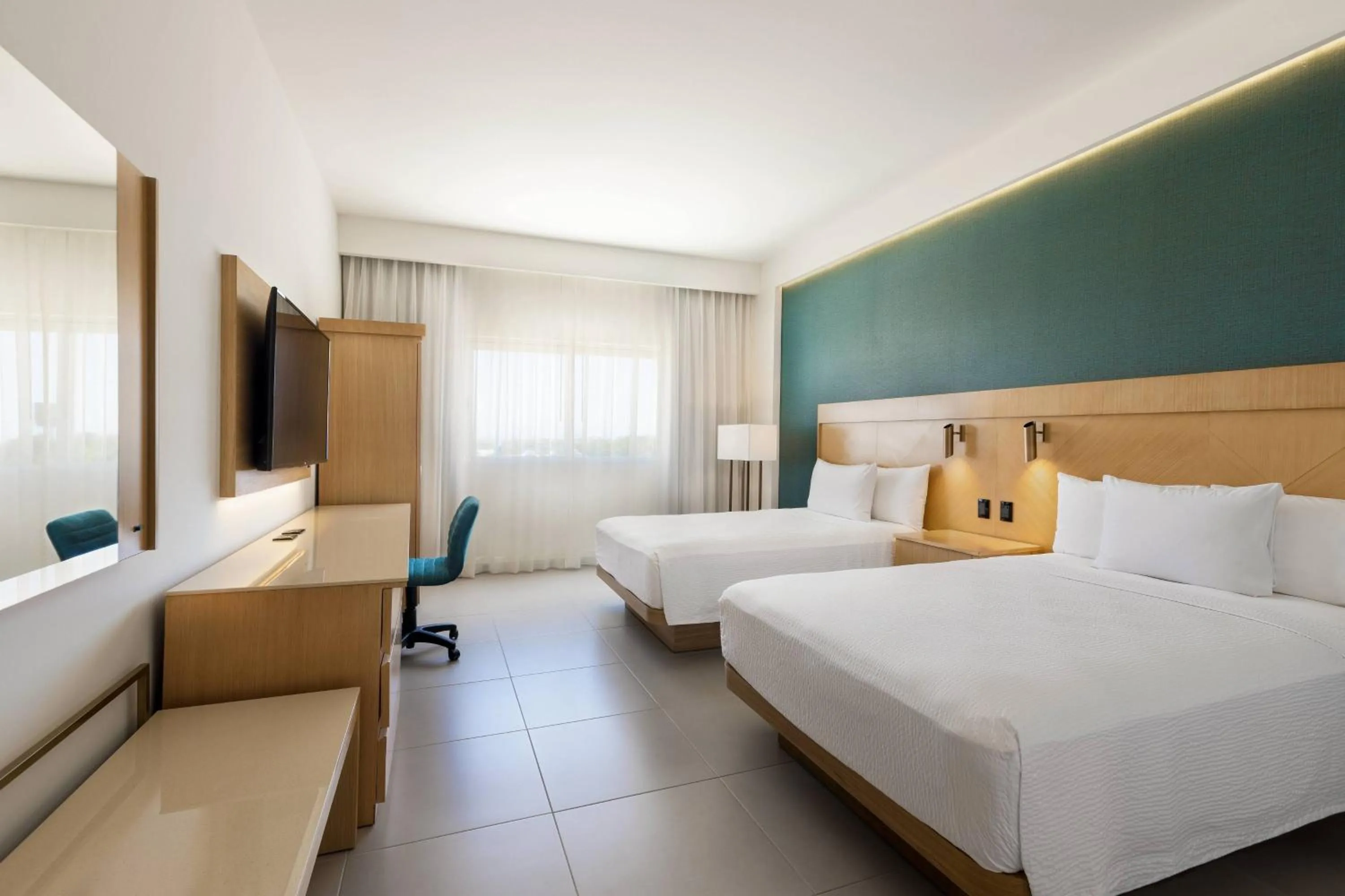 Photo of the whole room, Bed in Courtyard by Marriott Cancun Airport