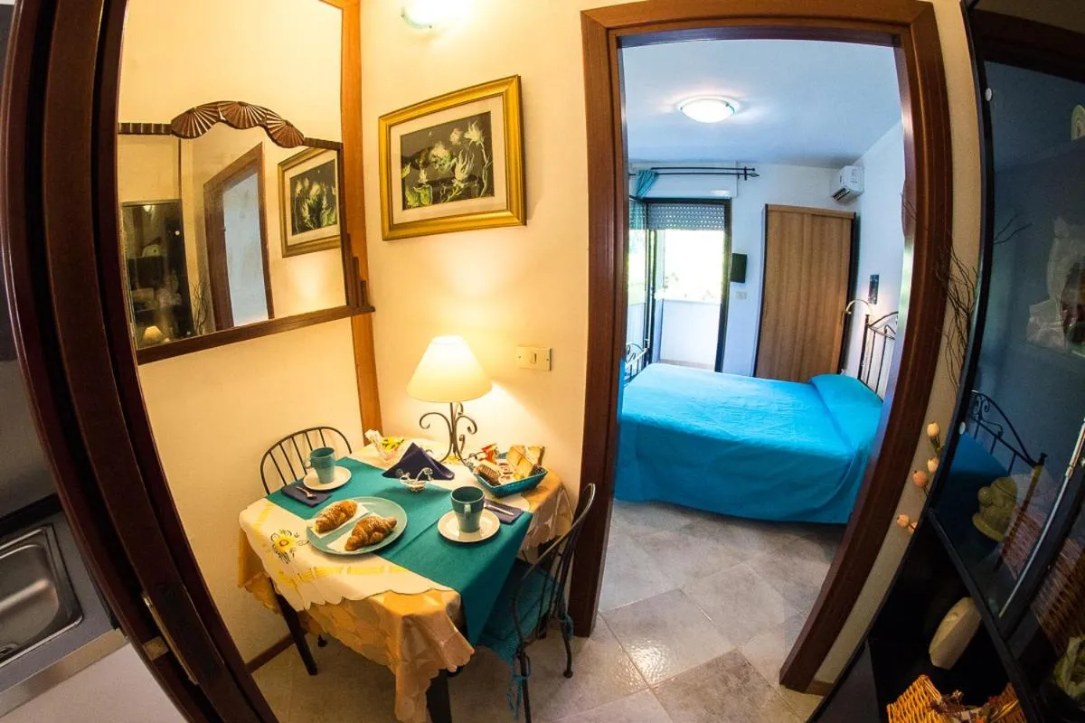 Dining area, Bed in B&B Mare E Sole