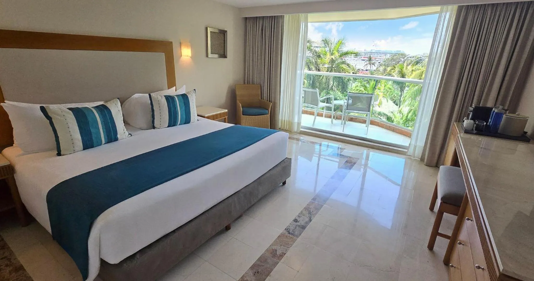 Bed in Grand Park Royal Cozumel - All Inclusive