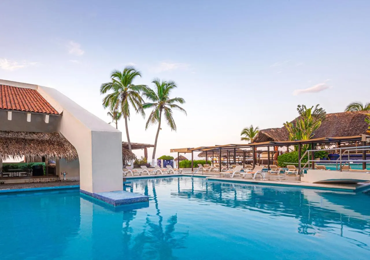 Day in Park Royal Beach Ixtapa - All Inclusive