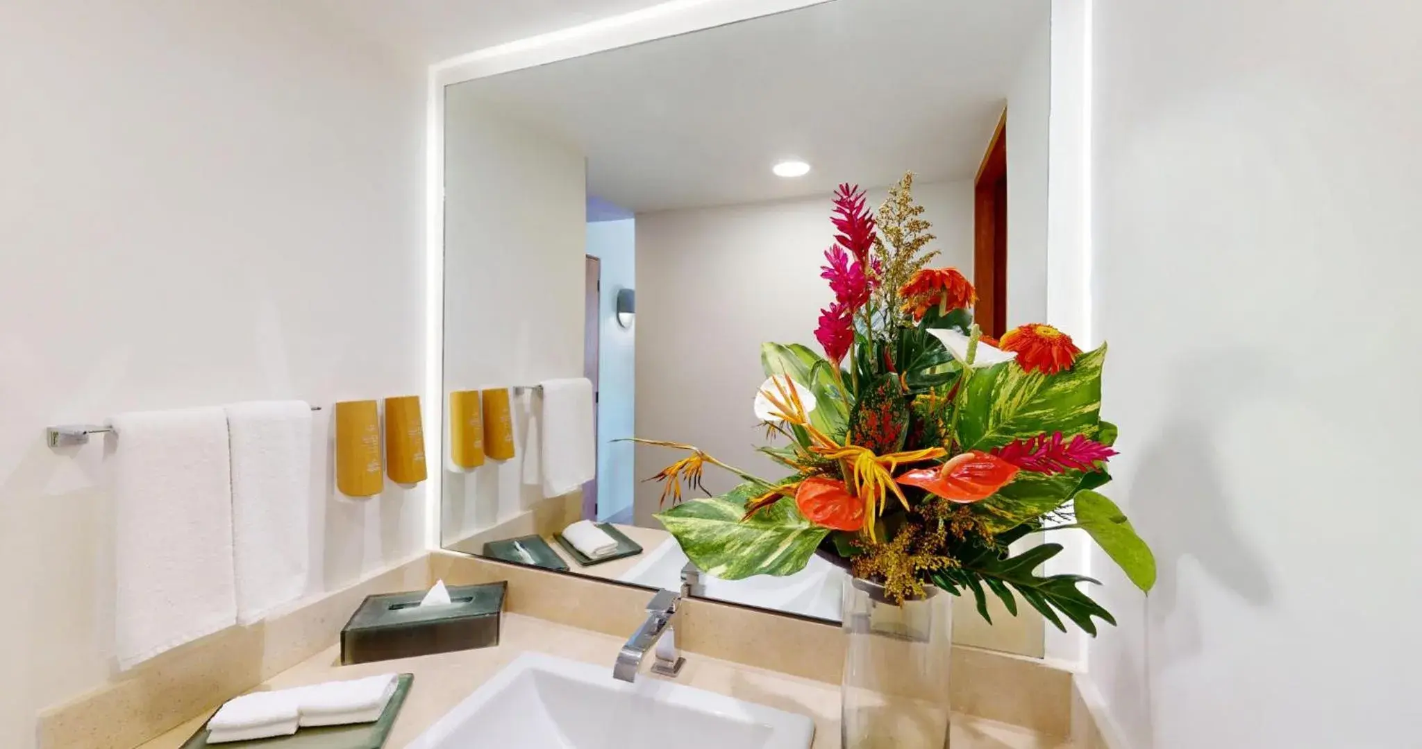 Superior King Room in Park Royal Beach Acapulco - All Inclusive Superior King Room in Park Royal Beach Acapulco - All Inclusive