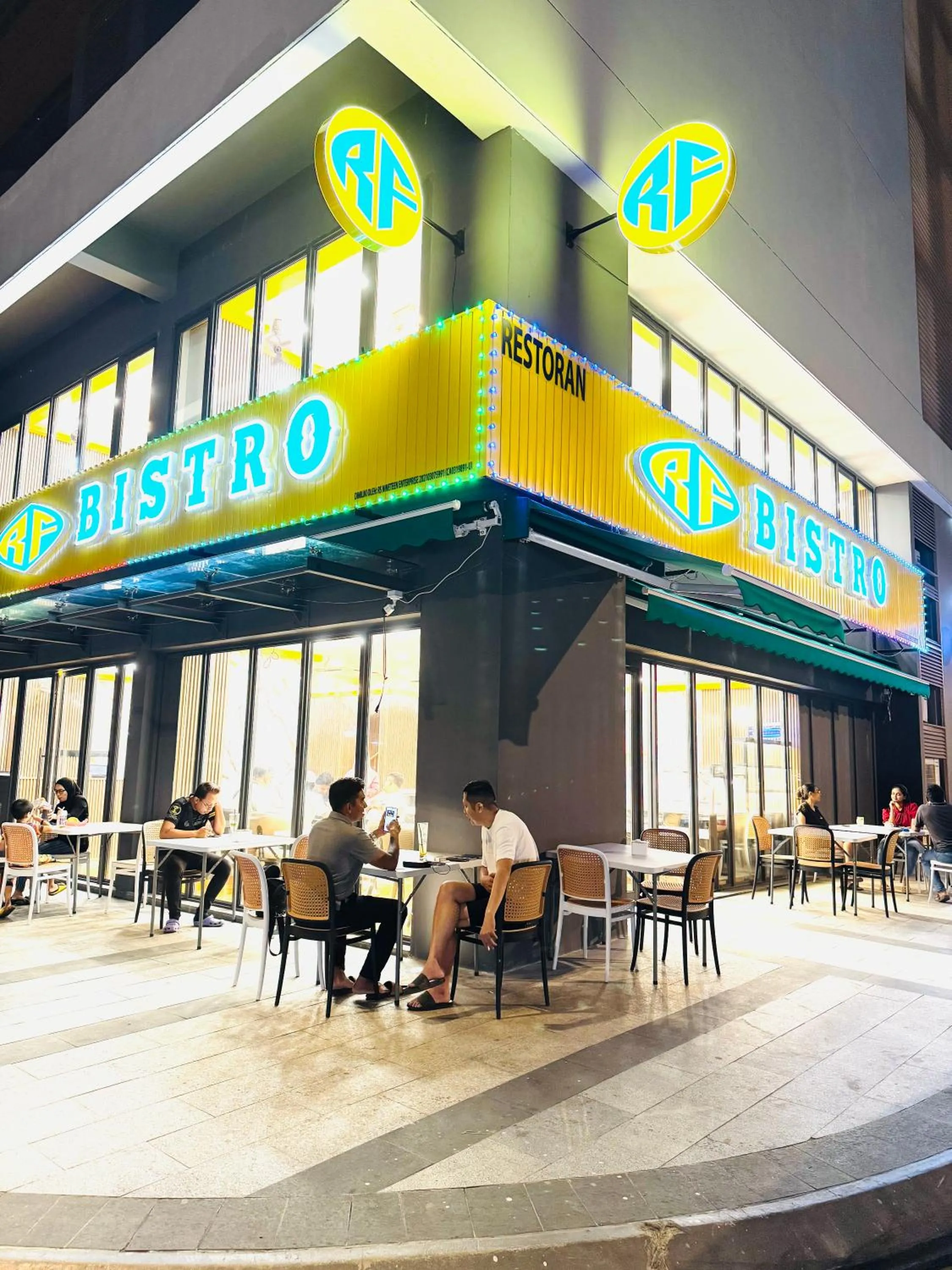 Restaurant/places to eat in R&F PRINCESS COVE BY HOMEFORT SUITES