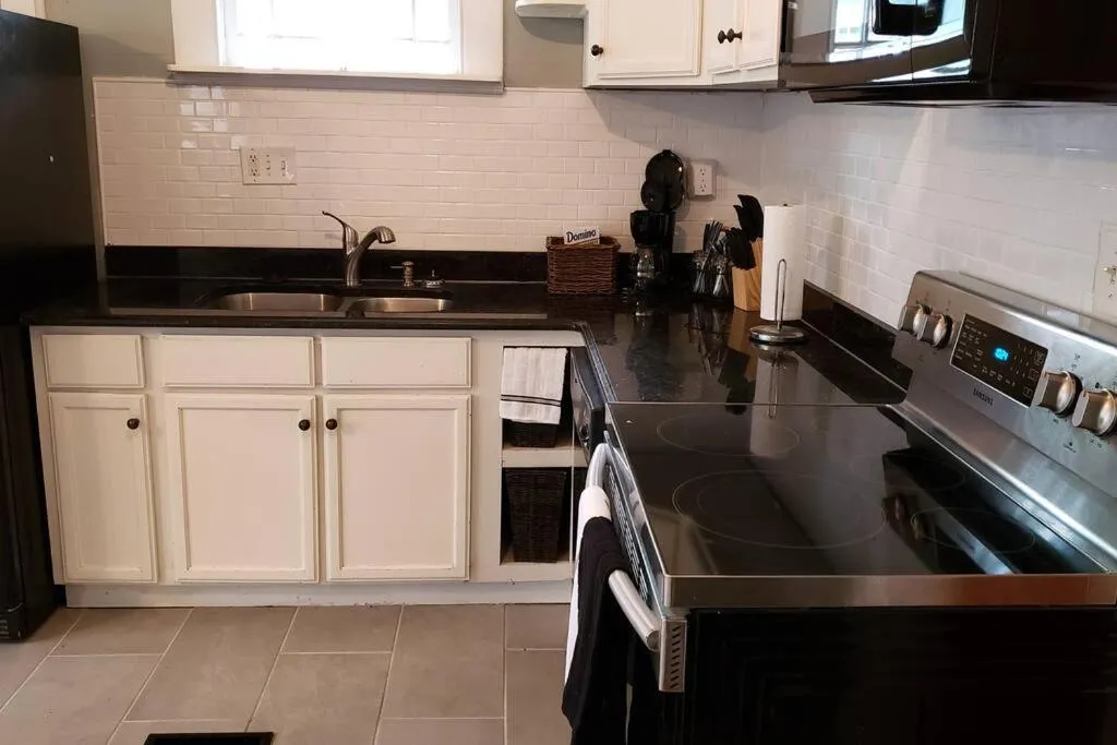 Kitchen or kitchenette in The Lafayette House