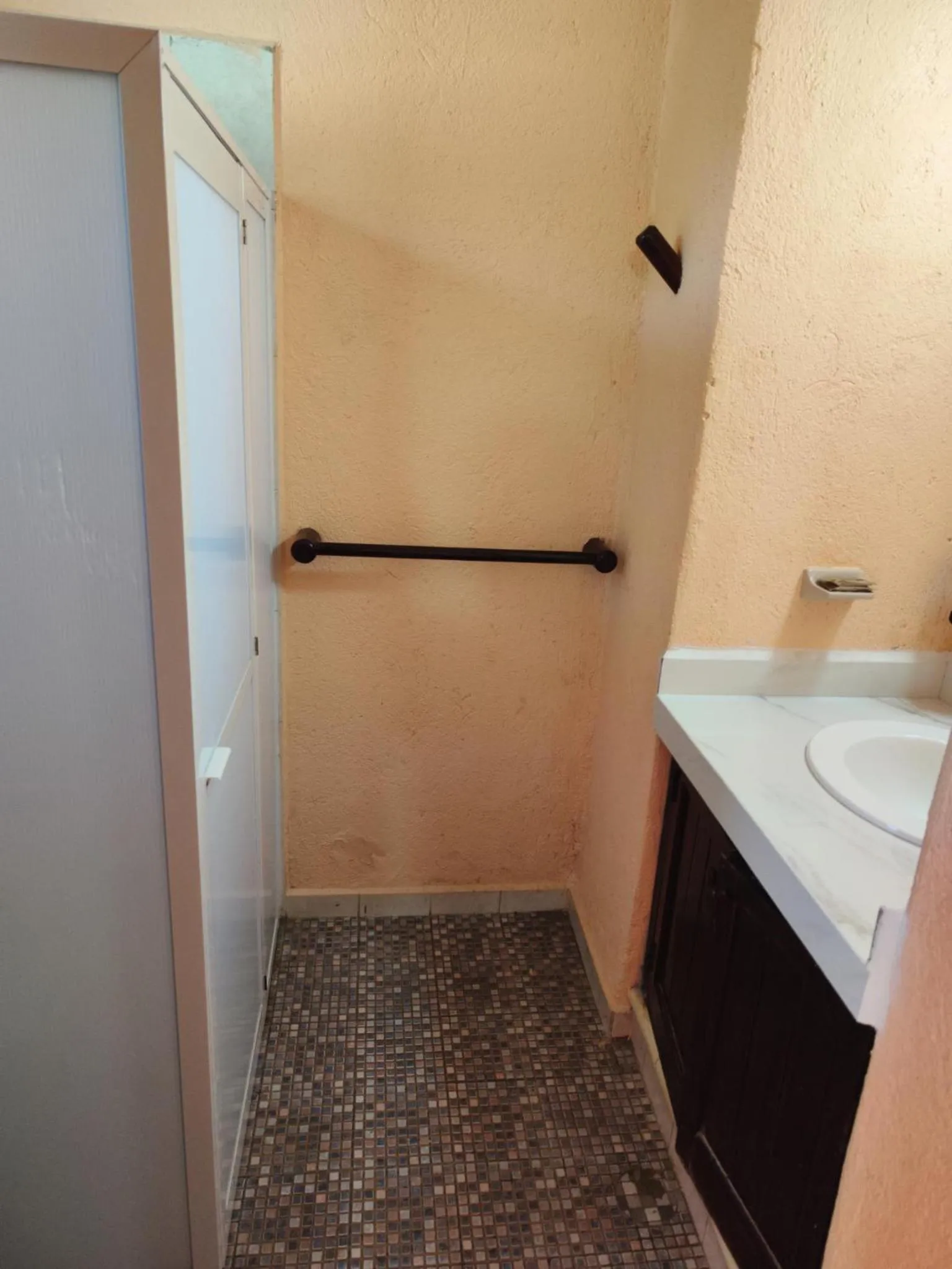 Shower in Hotel J.B.