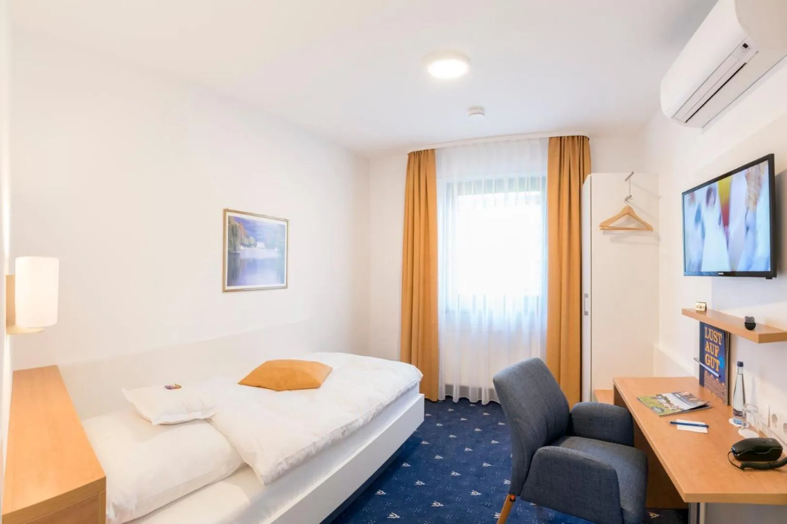 Photo of the whole room, Bed in Hotel Adler Post