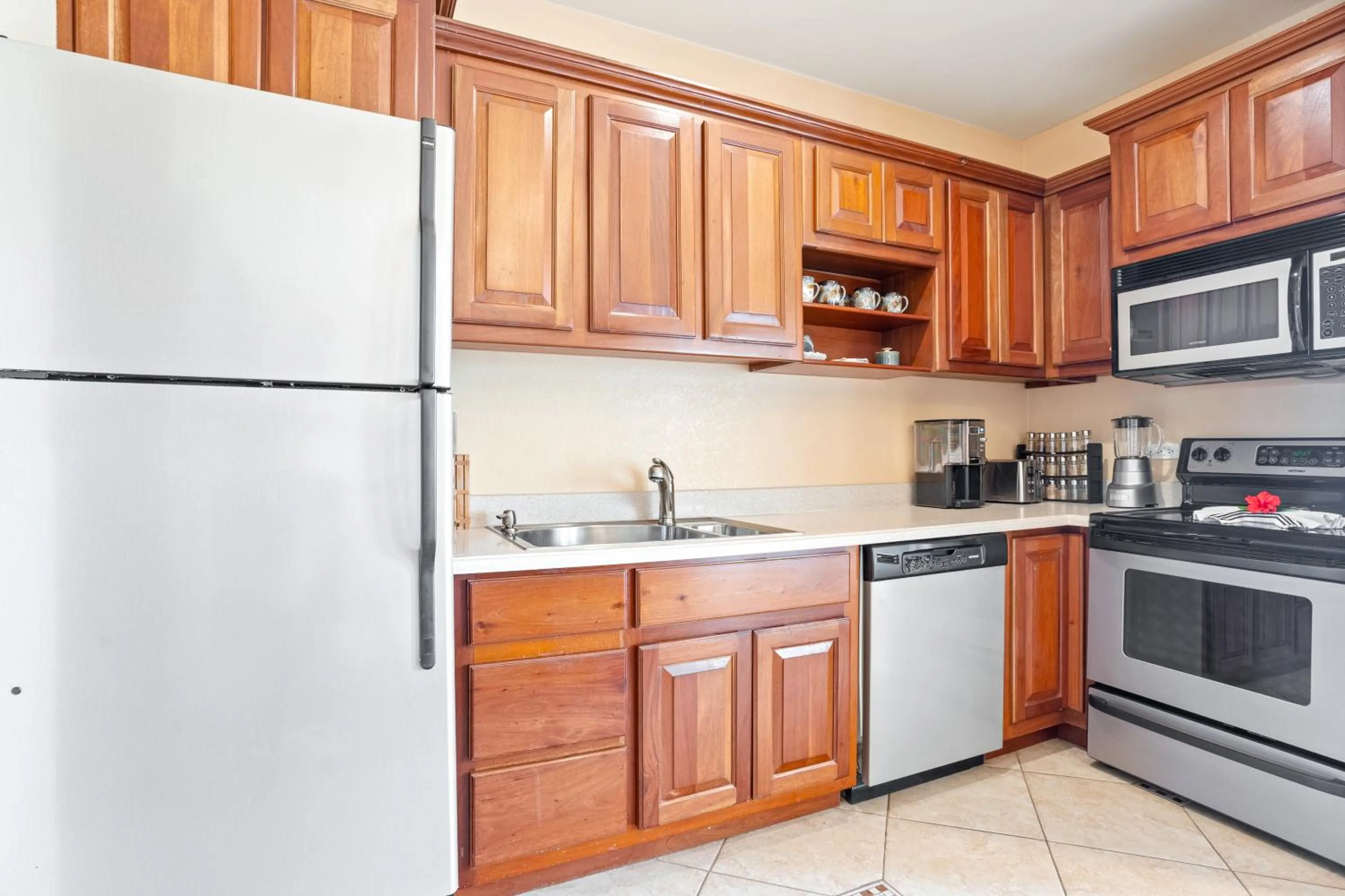 Kitchen or kitchenette in Grand Caribe Belize