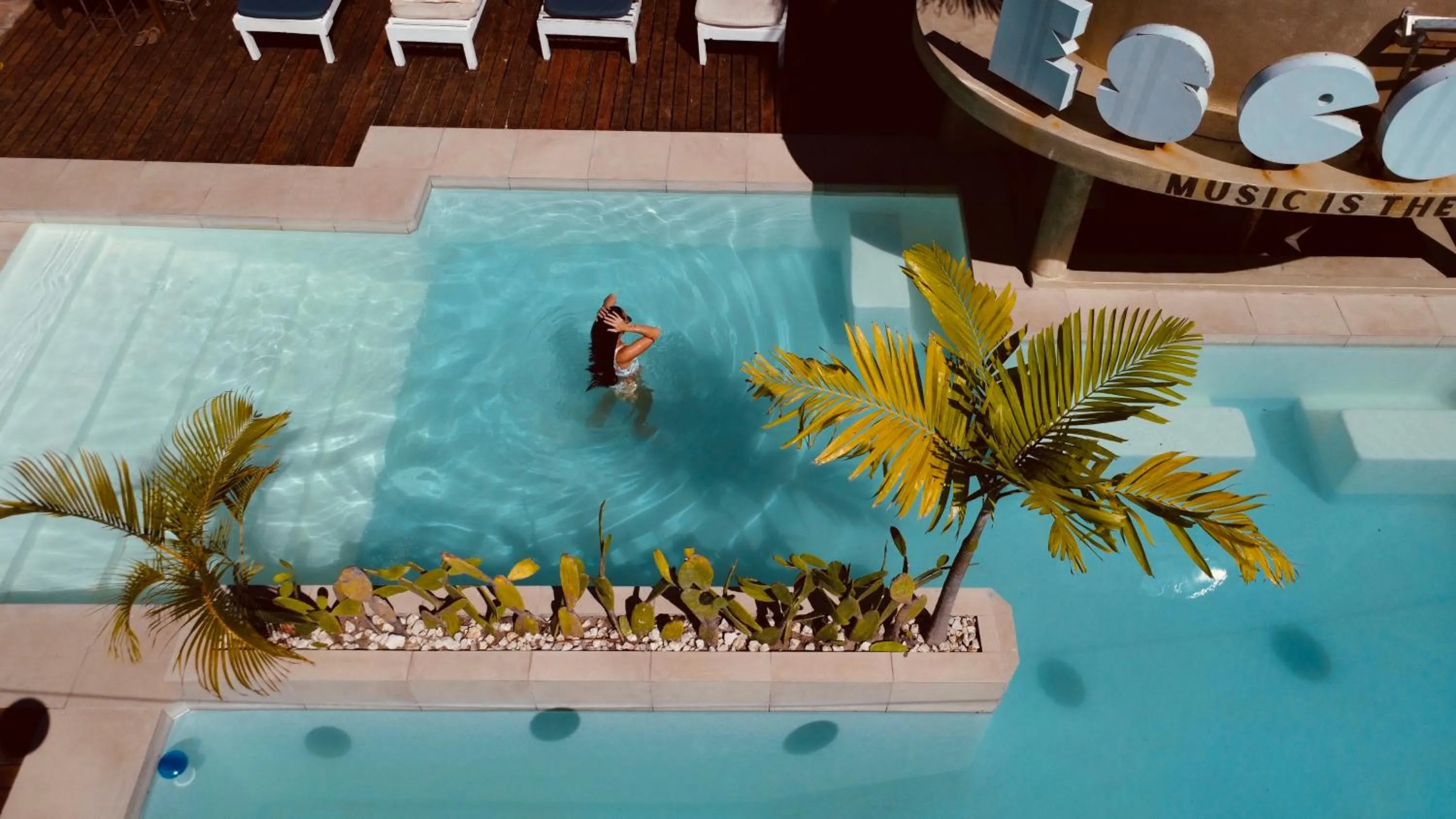 Swimming pool in Mozambeat Motel