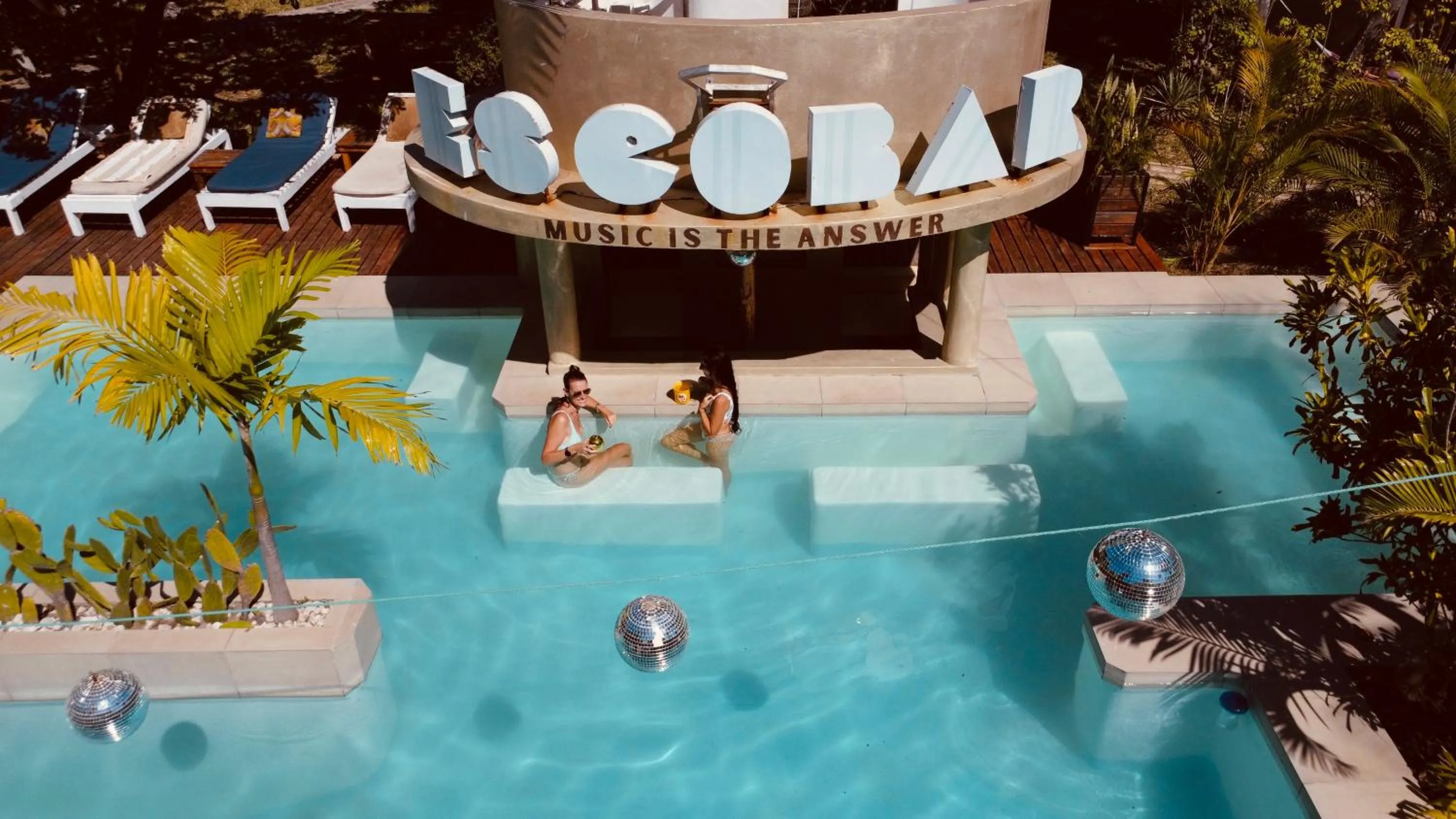 Swimming pool in Mozambeat Motel