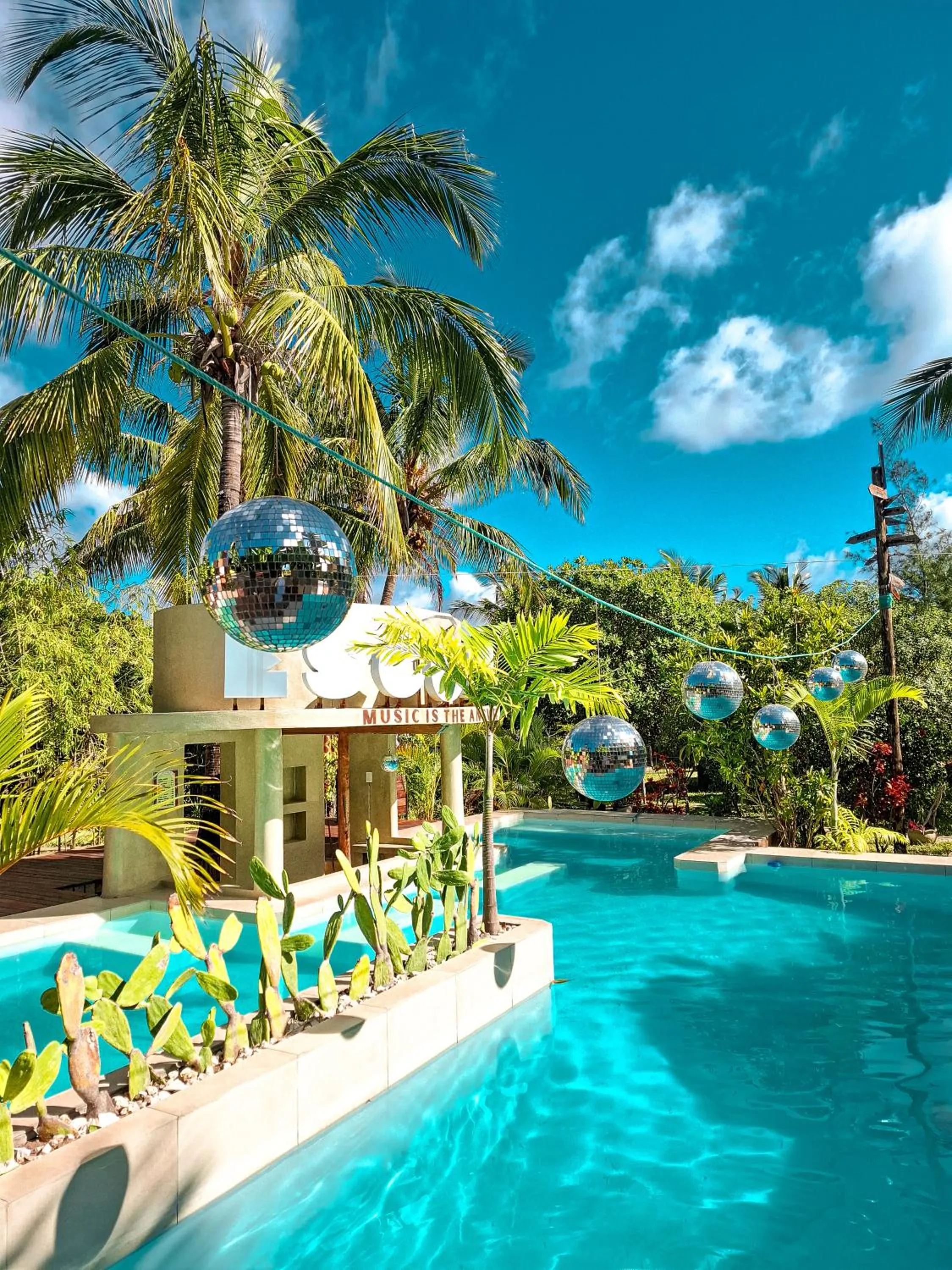 Swimming pool in Mozambeat Motel