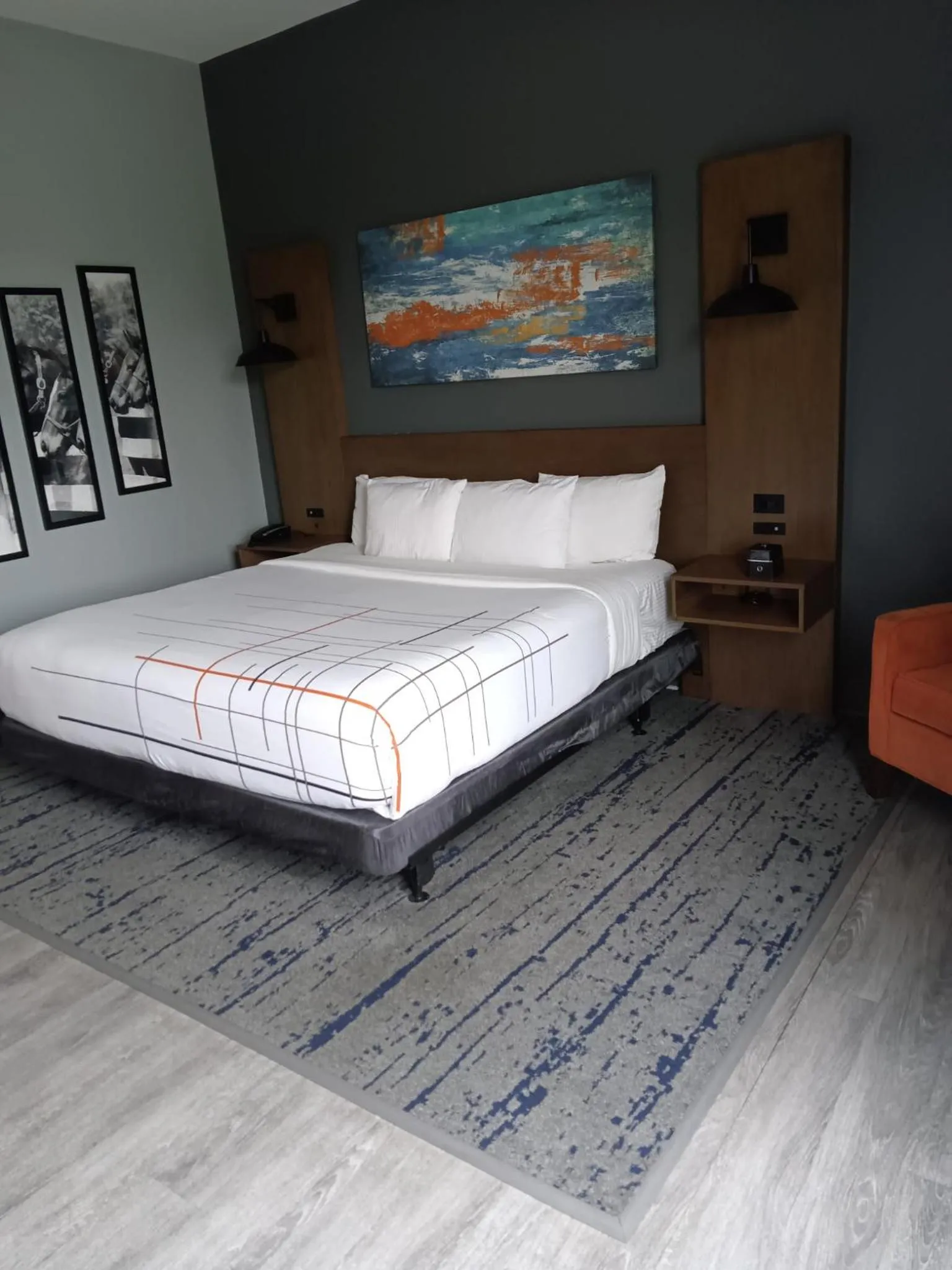 Bed in La Quinta Inn & Suites by Wyndham Bardstown