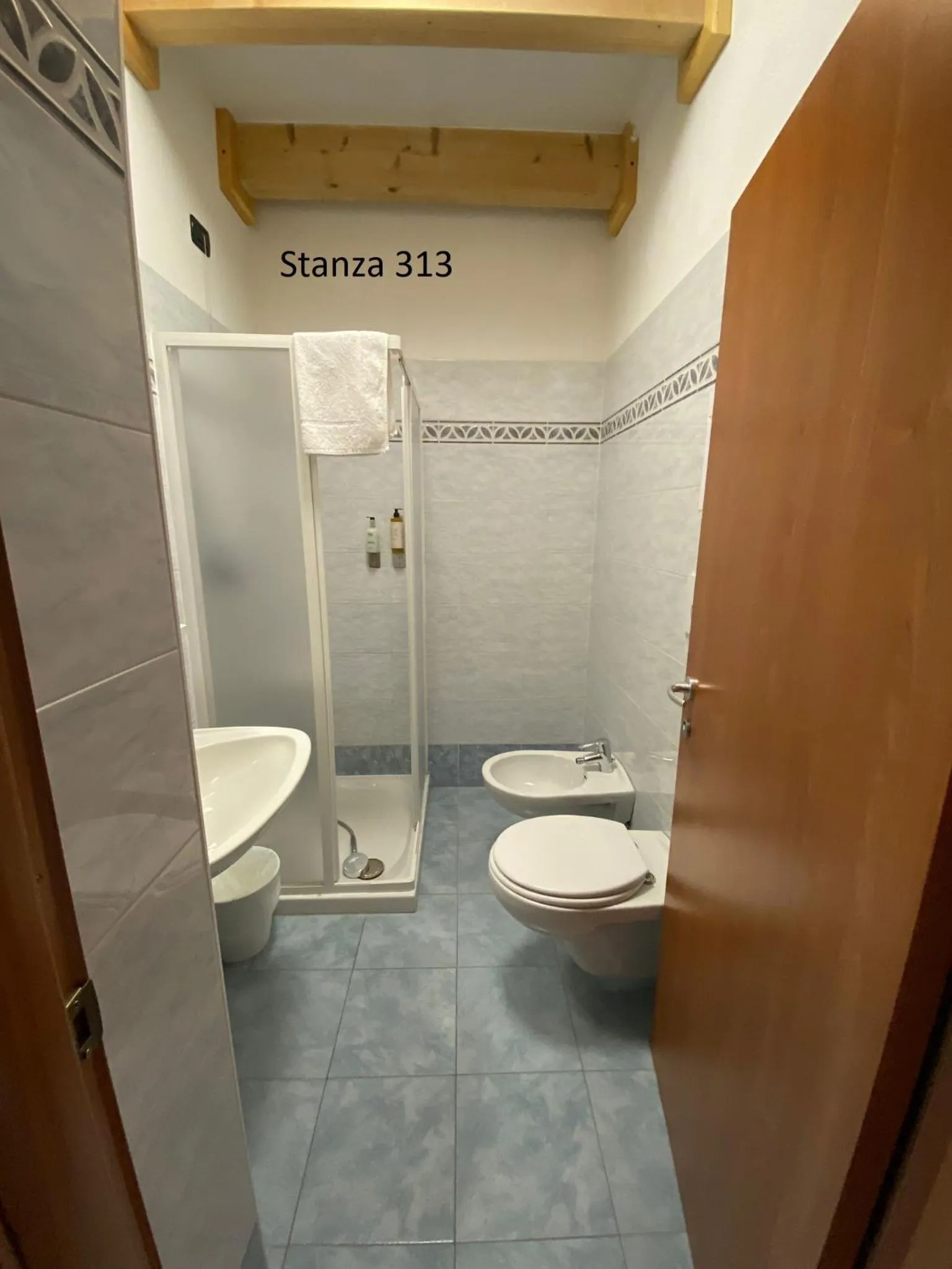 Shower in Hotel Pizboè