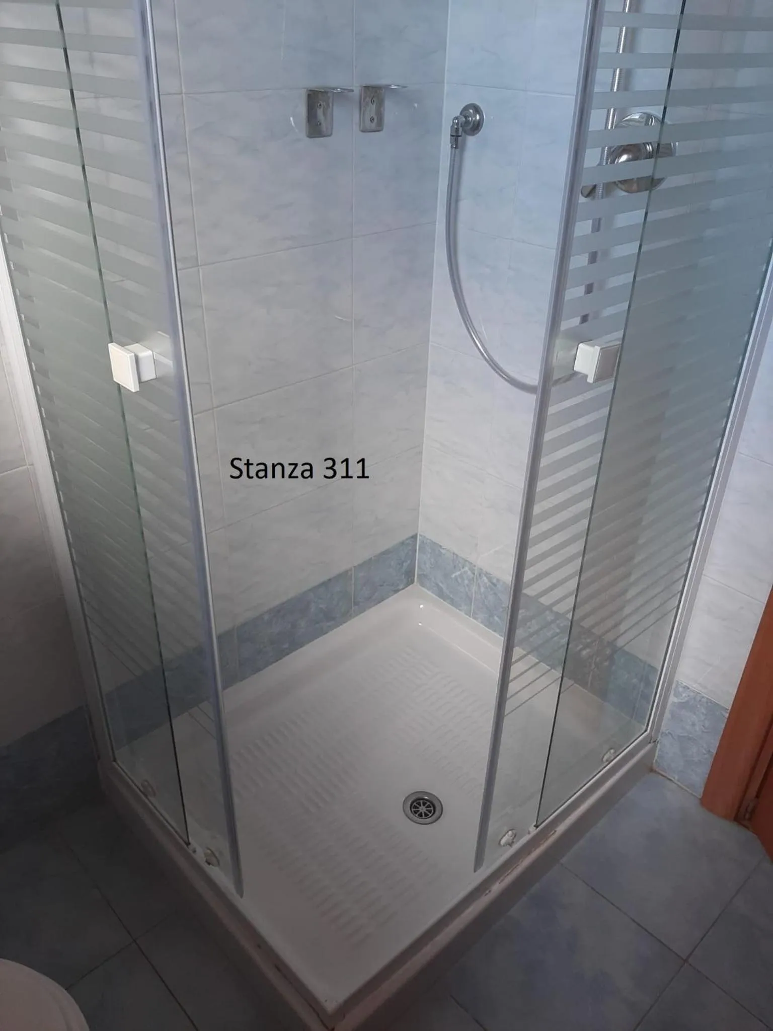 Shower in Hotel Pizboè