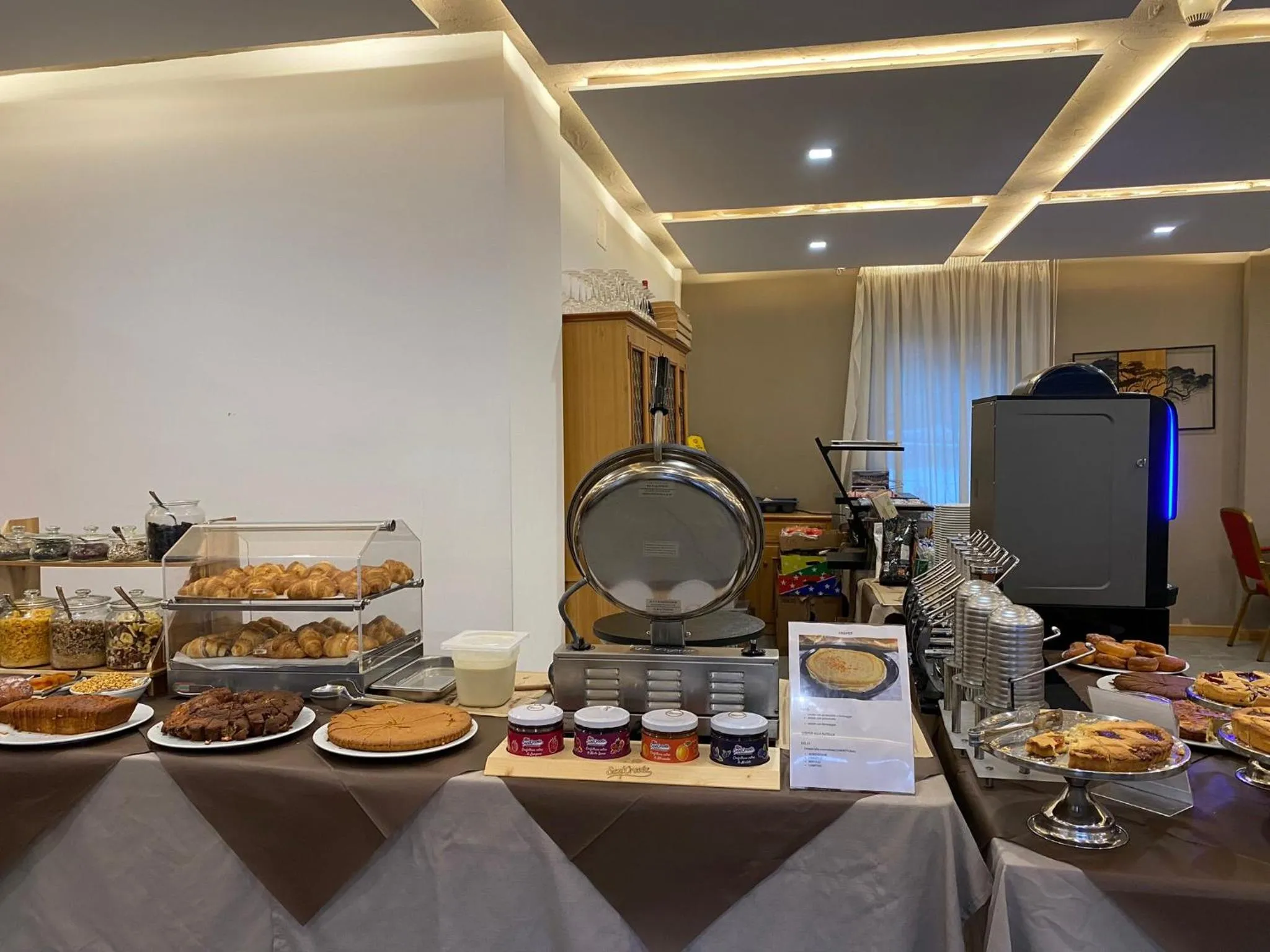 Breakfast in Hotel Pizboè