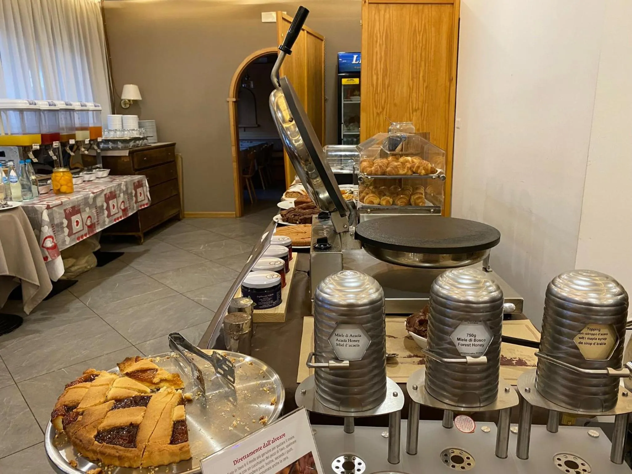 Breakfast in Hotel Pizboè