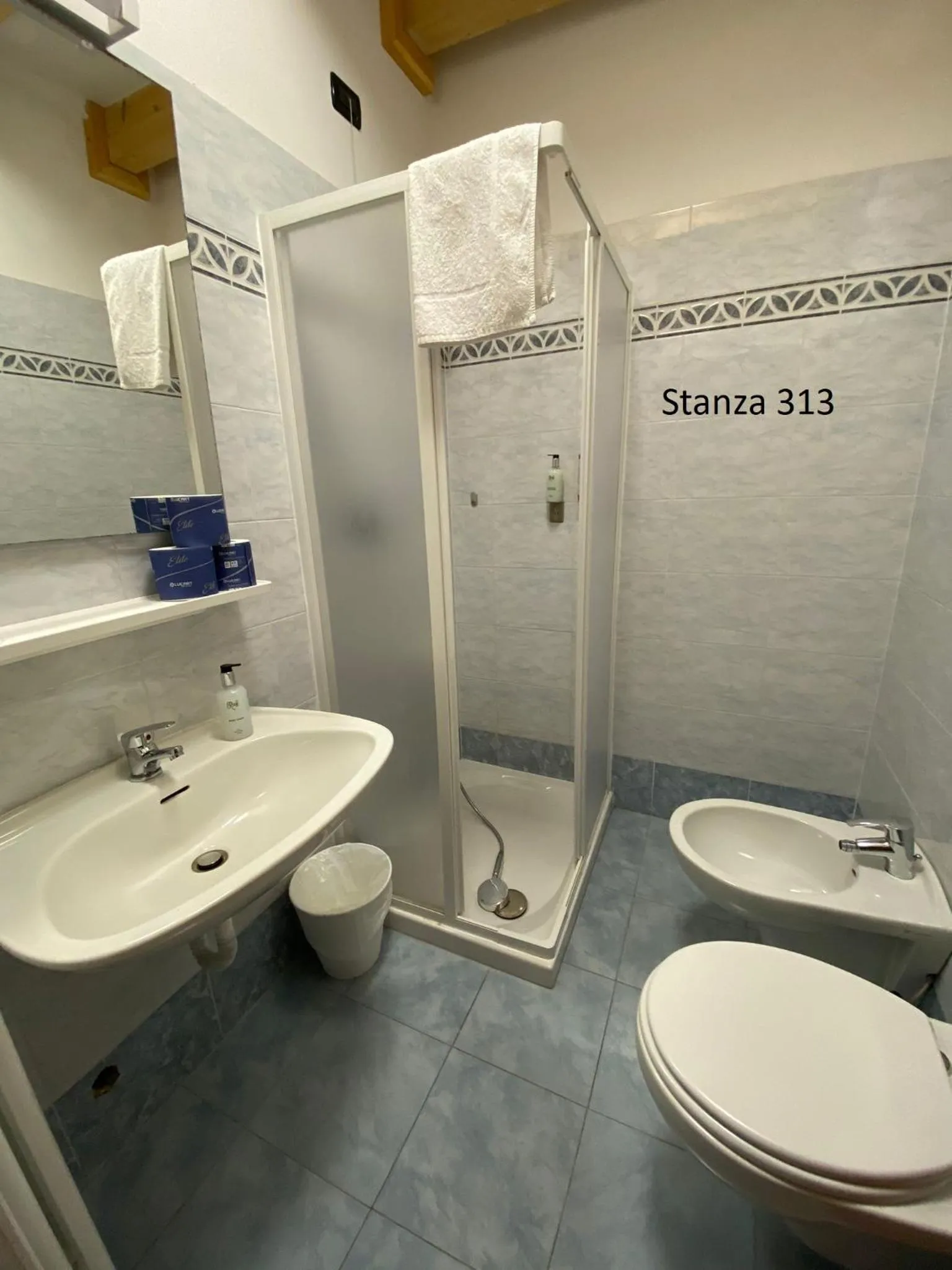 Shower in Hotel Pizboè