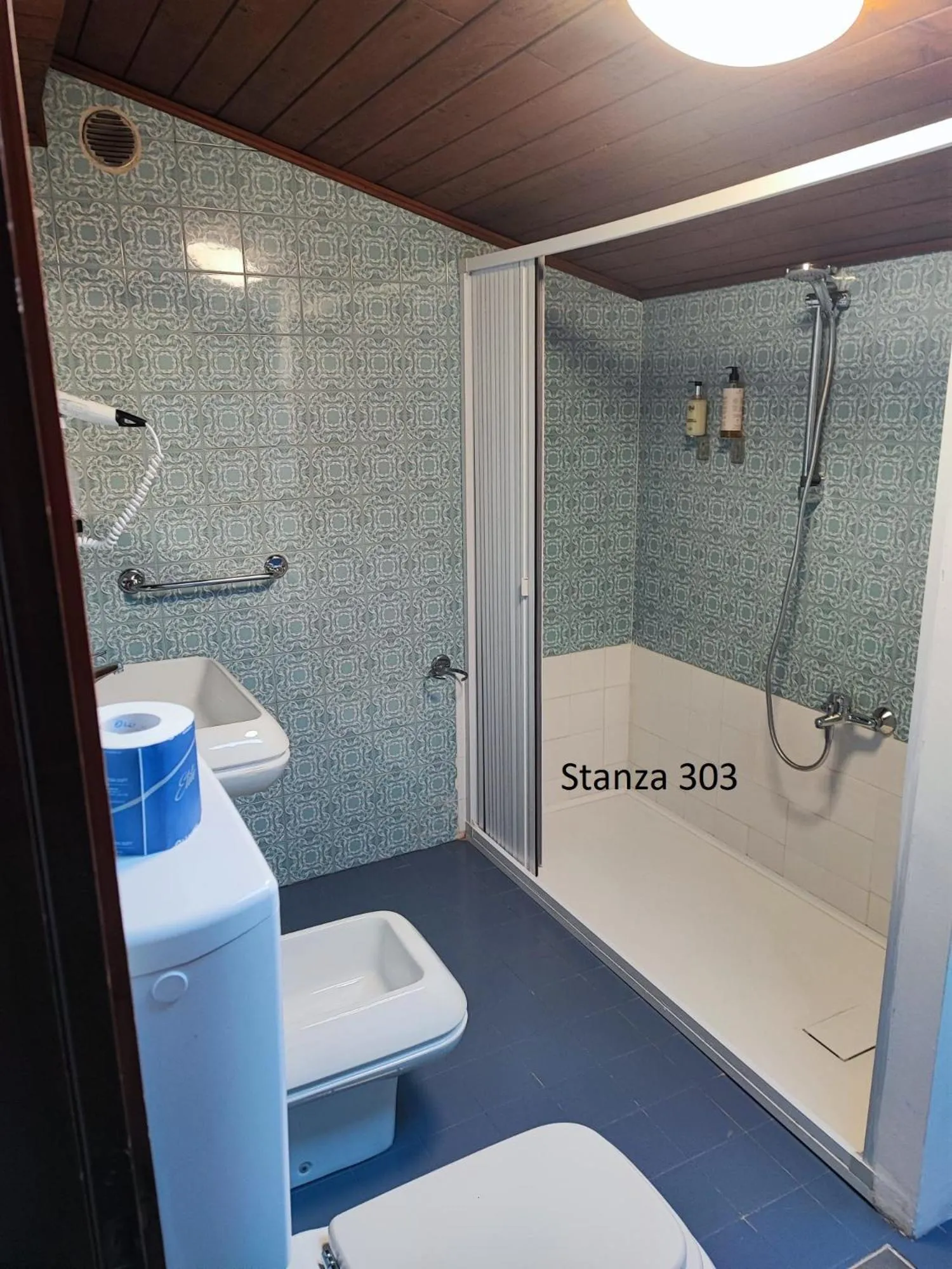 Bathroom in Hotel Pizboè