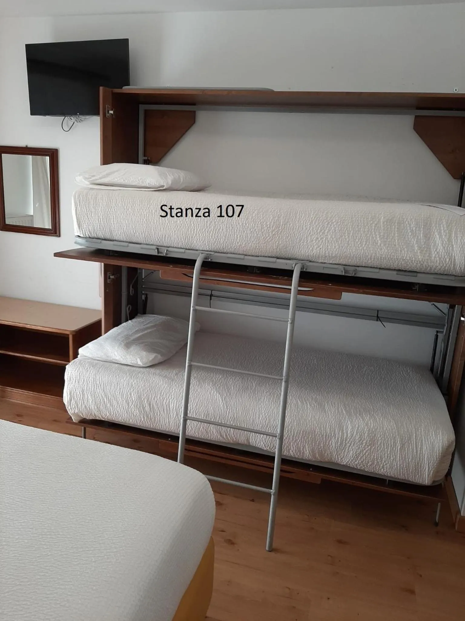 bunk bed, Bed in Hotel Pizboè