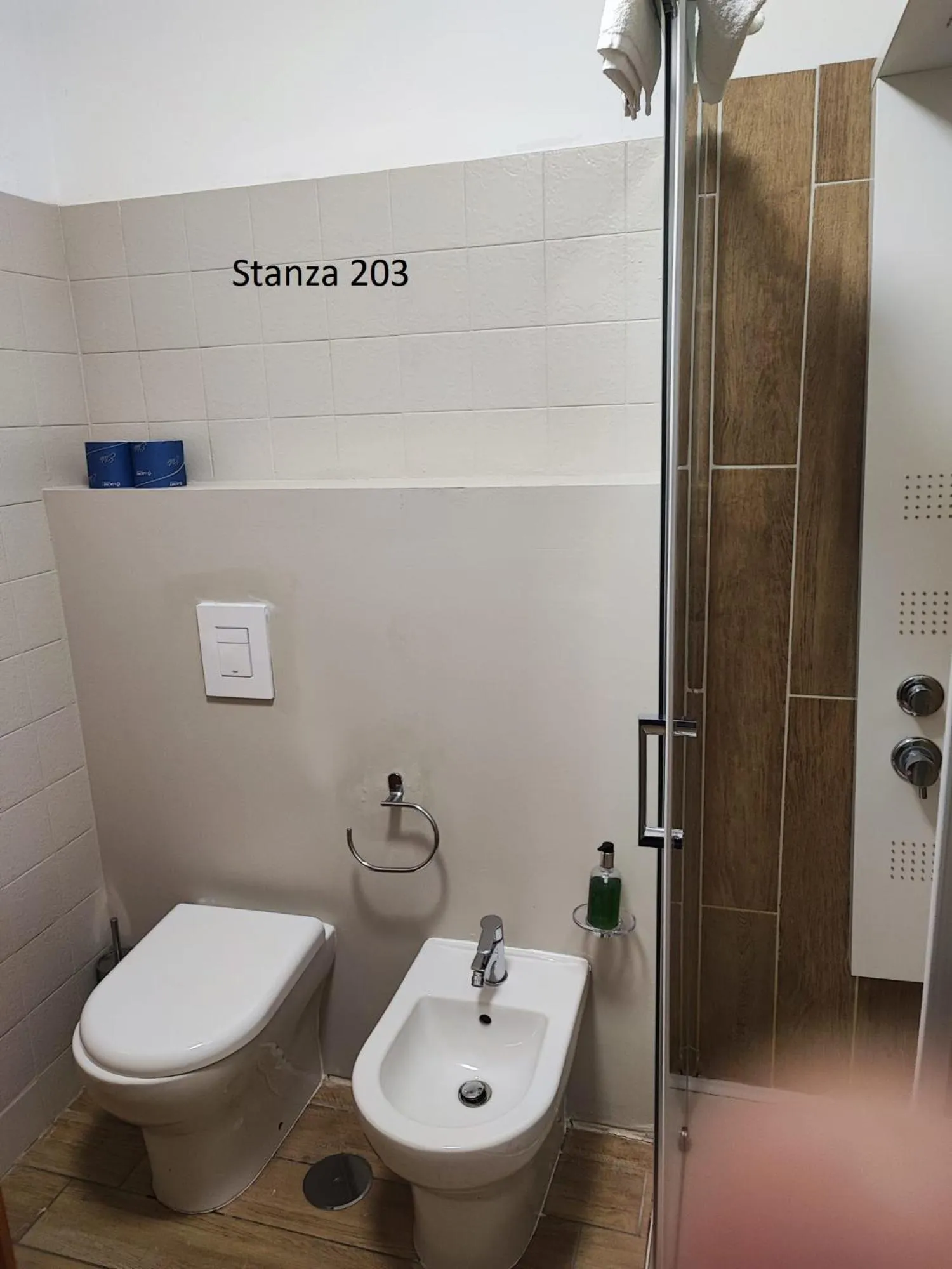 Shower in Hotel Pizboè