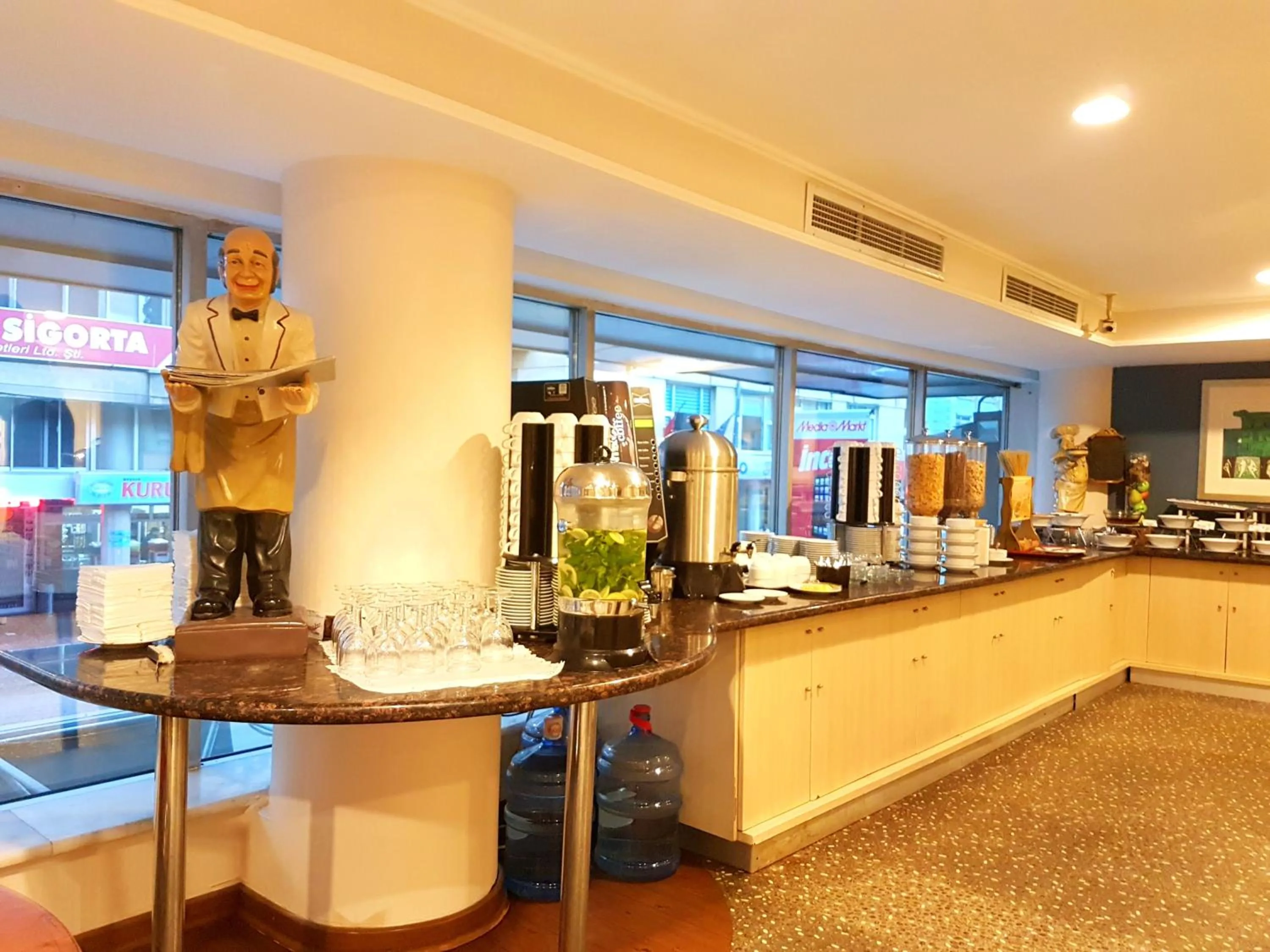 Food and drinks in Jura Hotels Mavi Sürmeli Adana