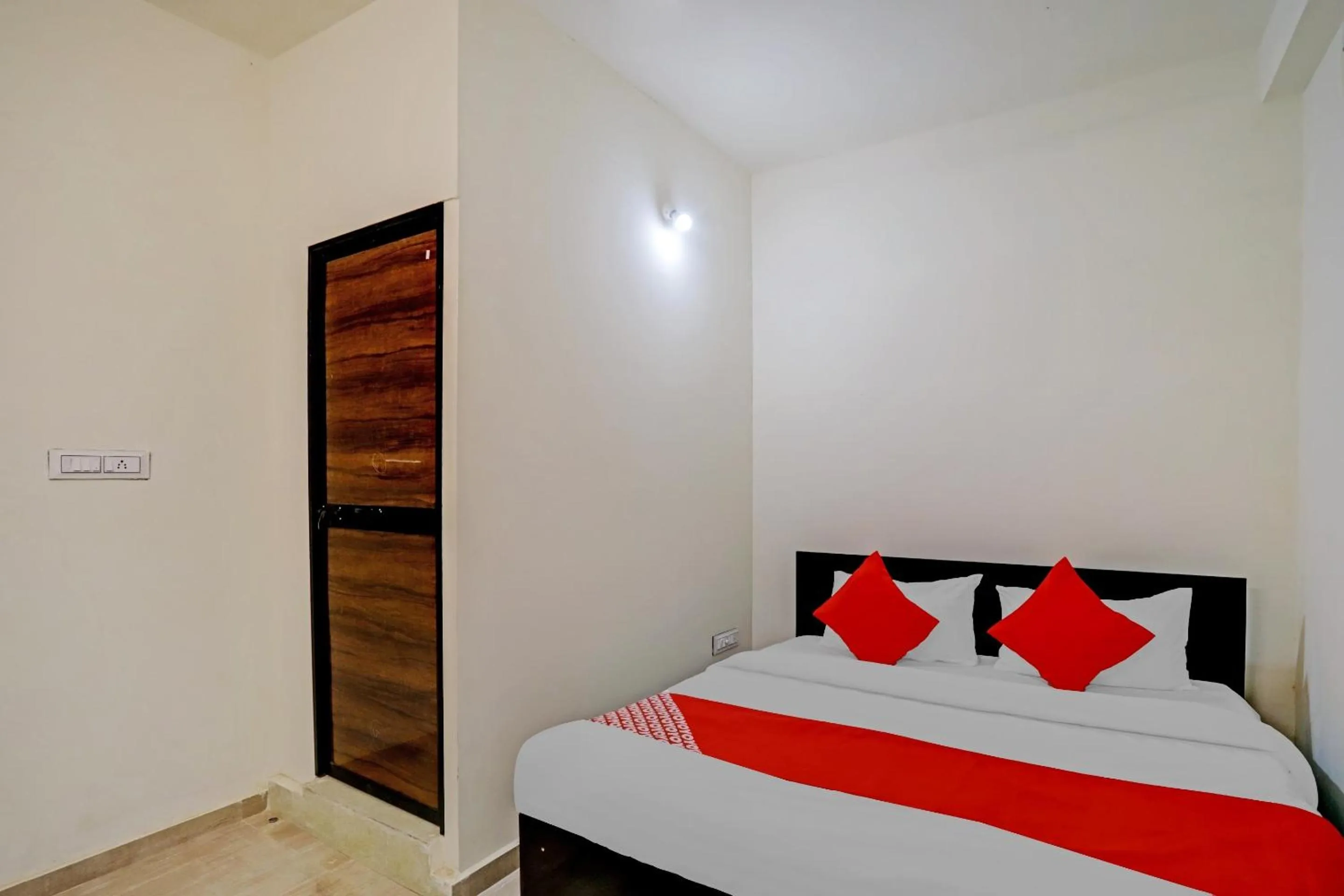 Bathroom, Bed in Hotel O Casino