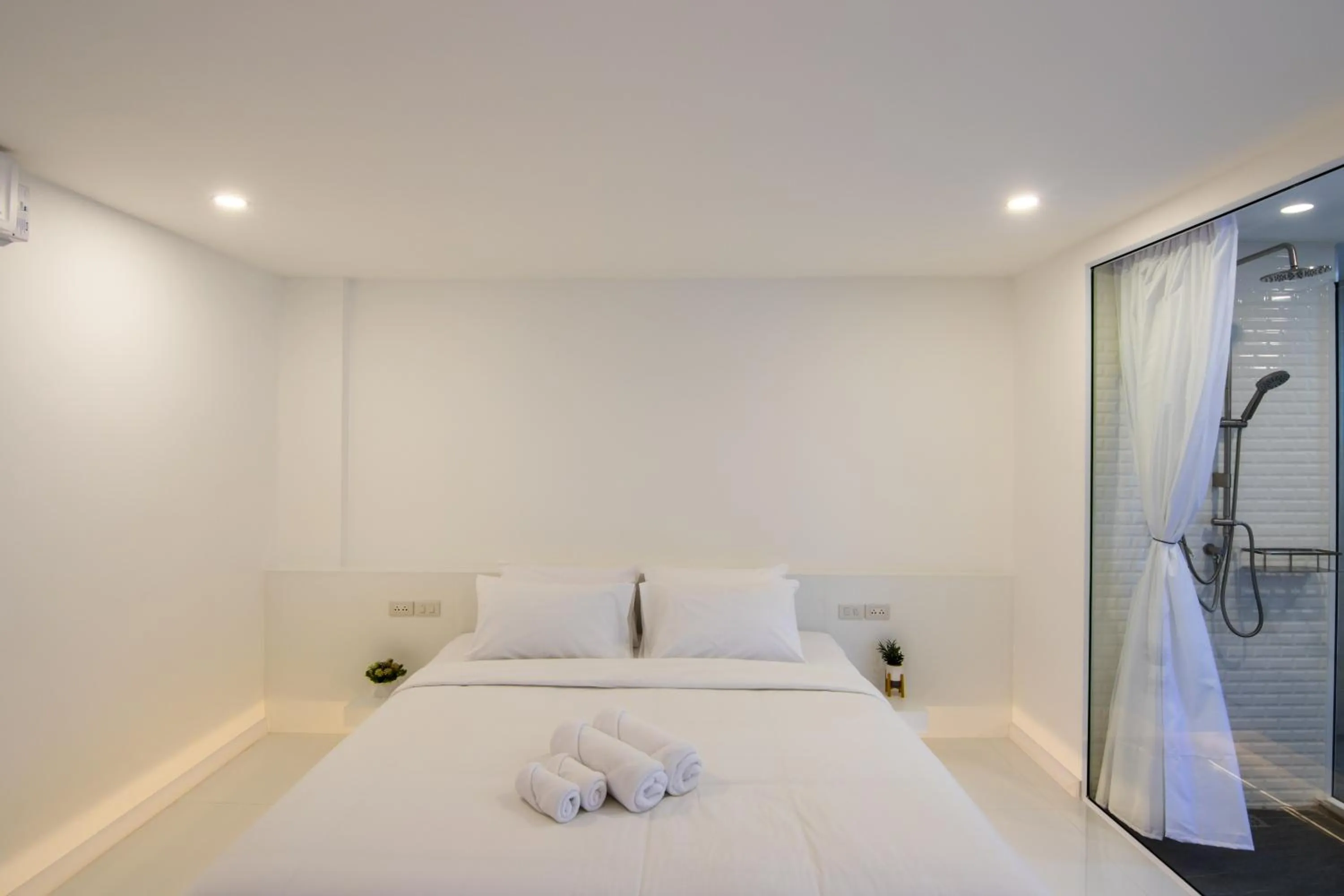 Bed in Thewhitehotel BY Charoensri - SHA Extra Plus