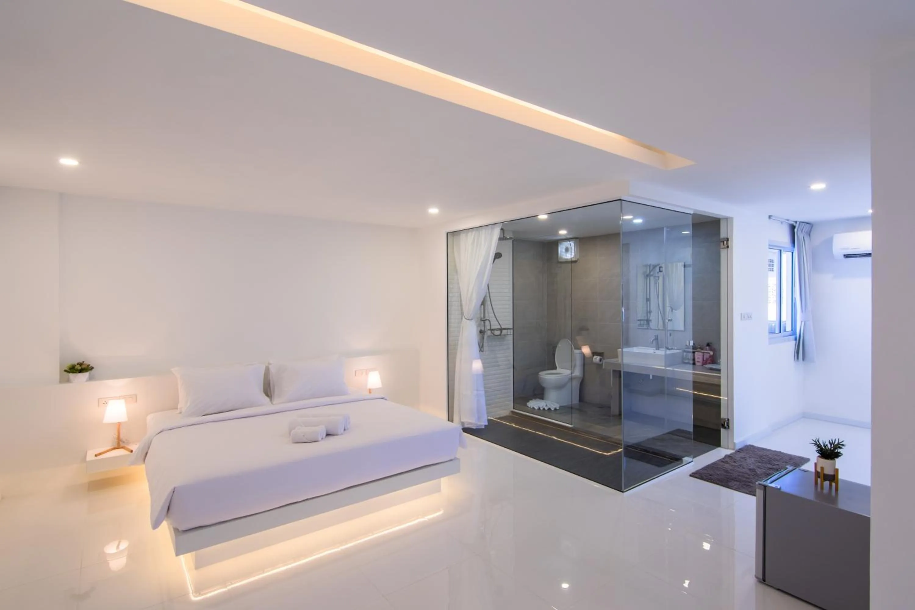 Bed in Thewhitehotel BY Charoensri - SHA Extra Plus