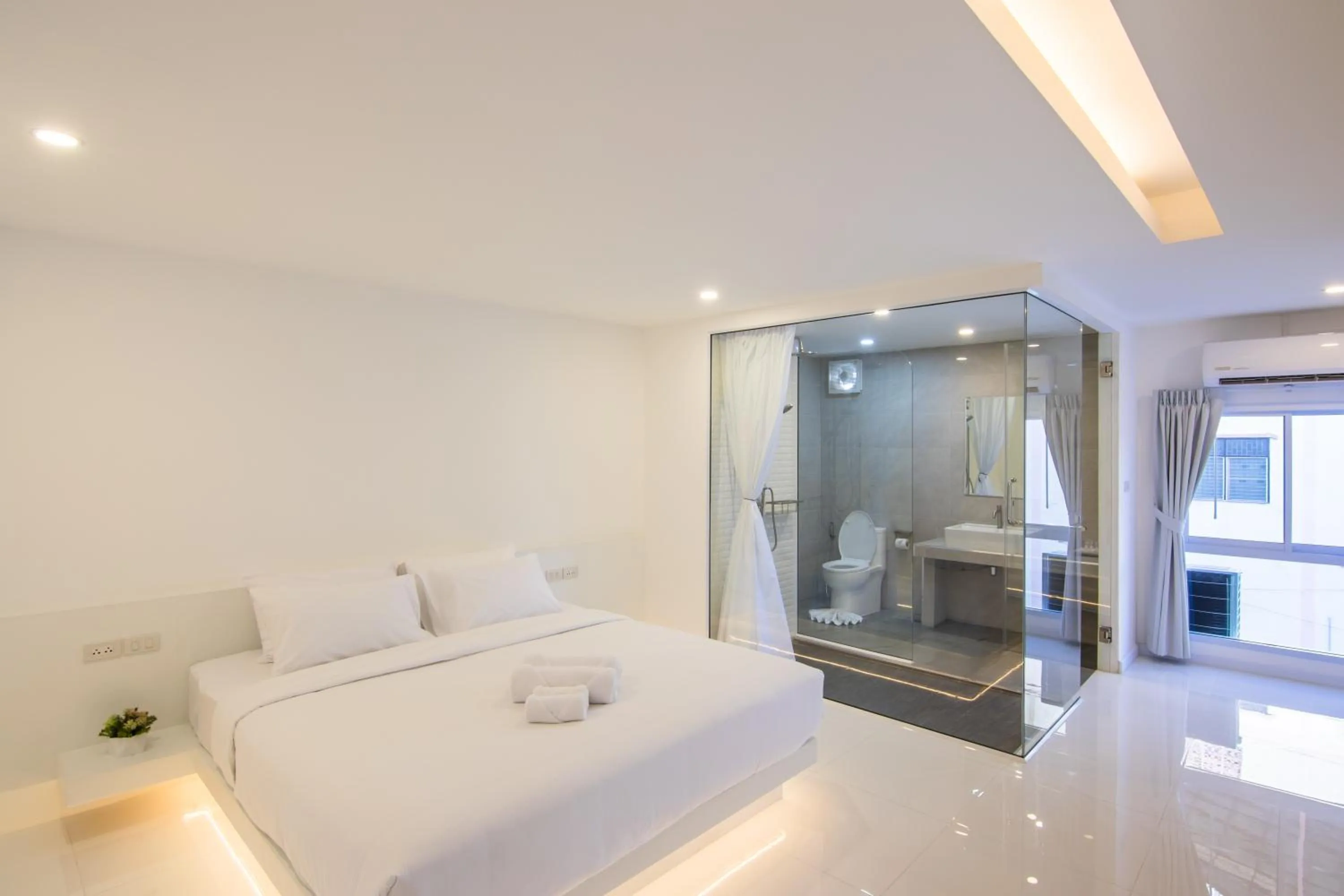 Bed in Thewhitehotel BY Charoensri - SHA Extra Plus
