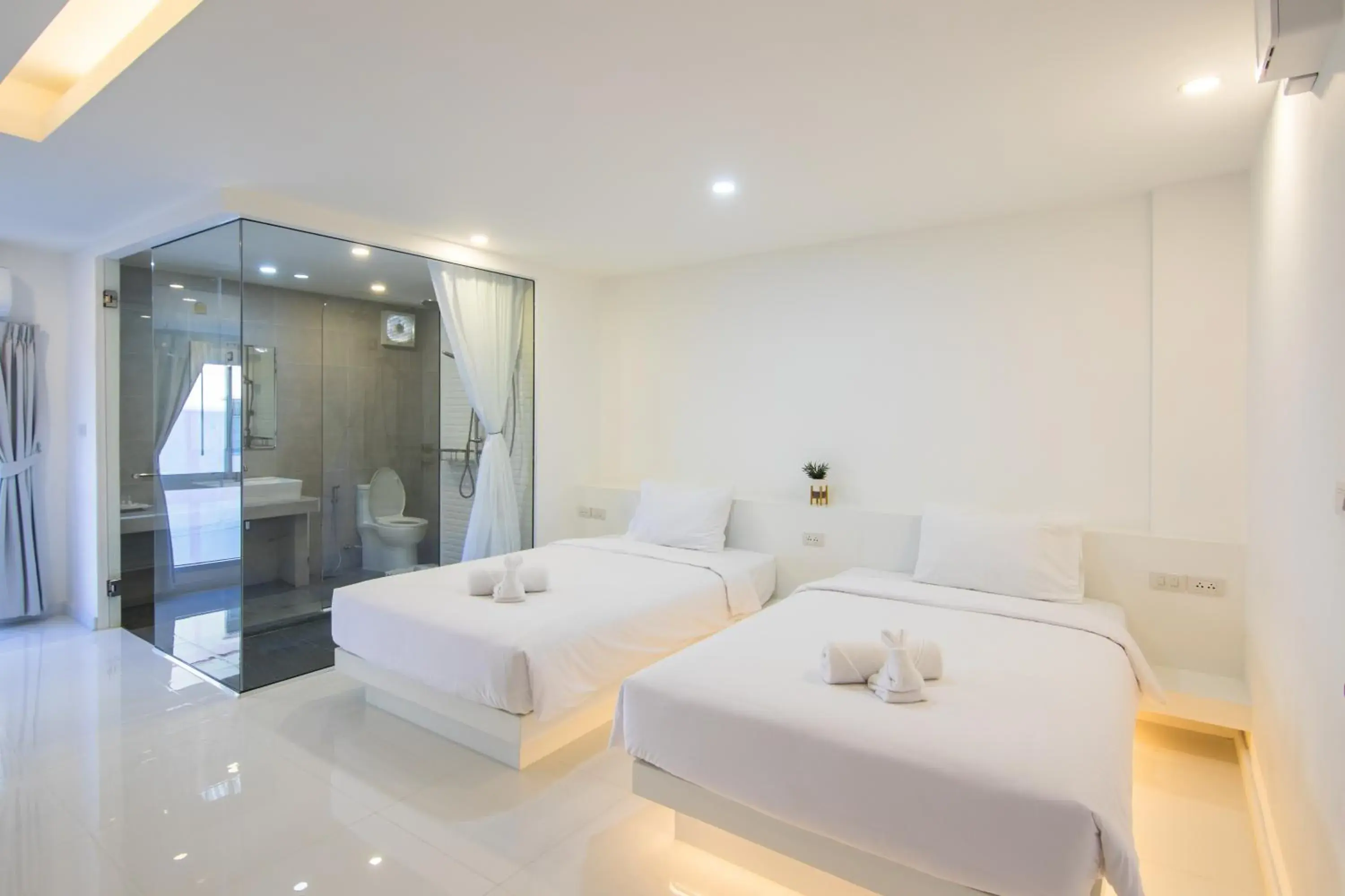 Superior Twin Room in Thewhitehotel BY Charoensri - SHA Extra Plus Superior Twin Room in Thewhitehotel BY Charoensri - SHA Extra Plus