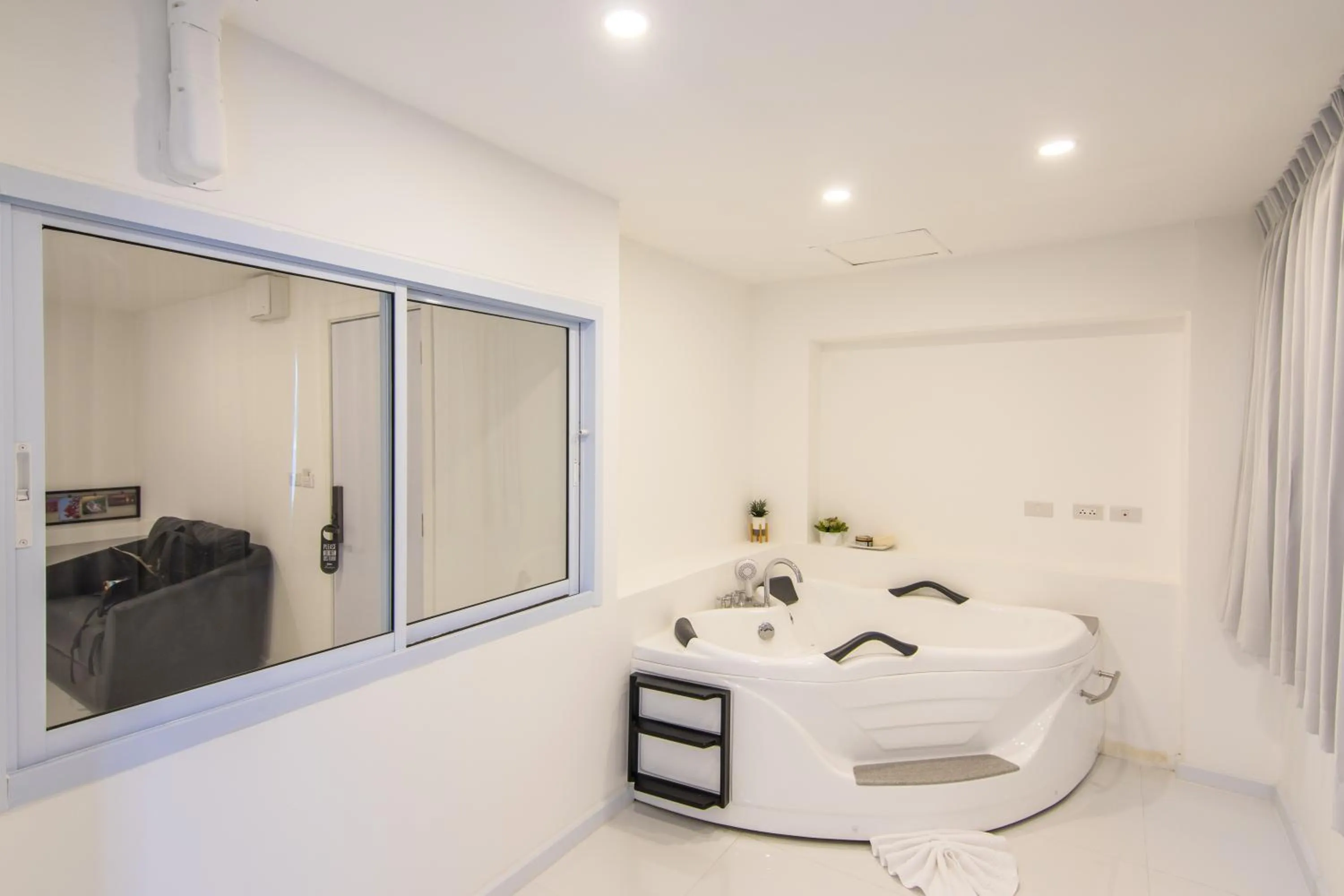 Bed in Thewhitehotel BY Charoensri - SHA Extra Plus