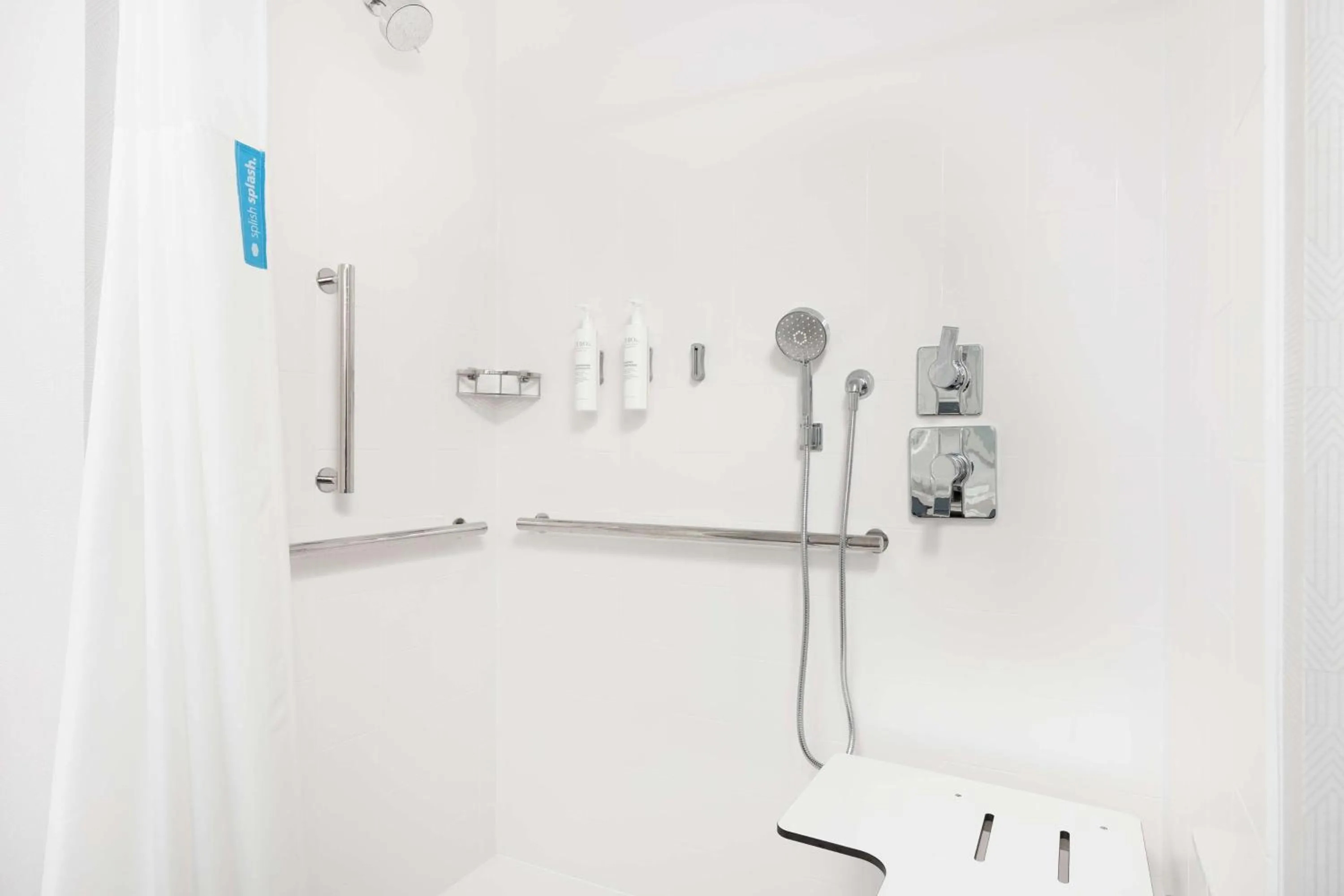 Bathroom in Hampton Inn & Suites Huntsville Downtown, Al