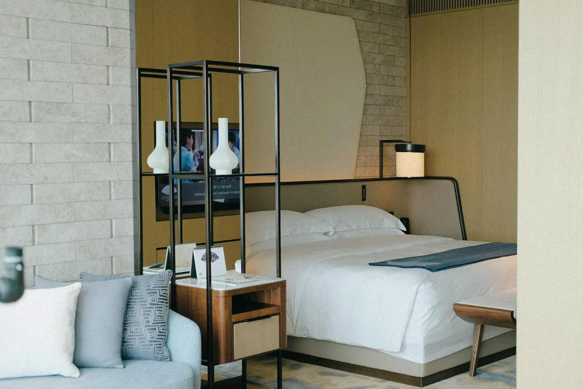 Club Skyline View King Room - single occupancy in Mandarin Oriental, Shenzhen Club Skyline View King Room - single occupancy in Mandarin Oriental, Shenzhen