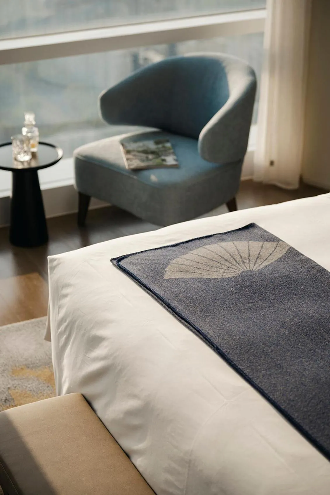 Photo of the whole room, Bed in Mandarin Oriental, Shenzhen