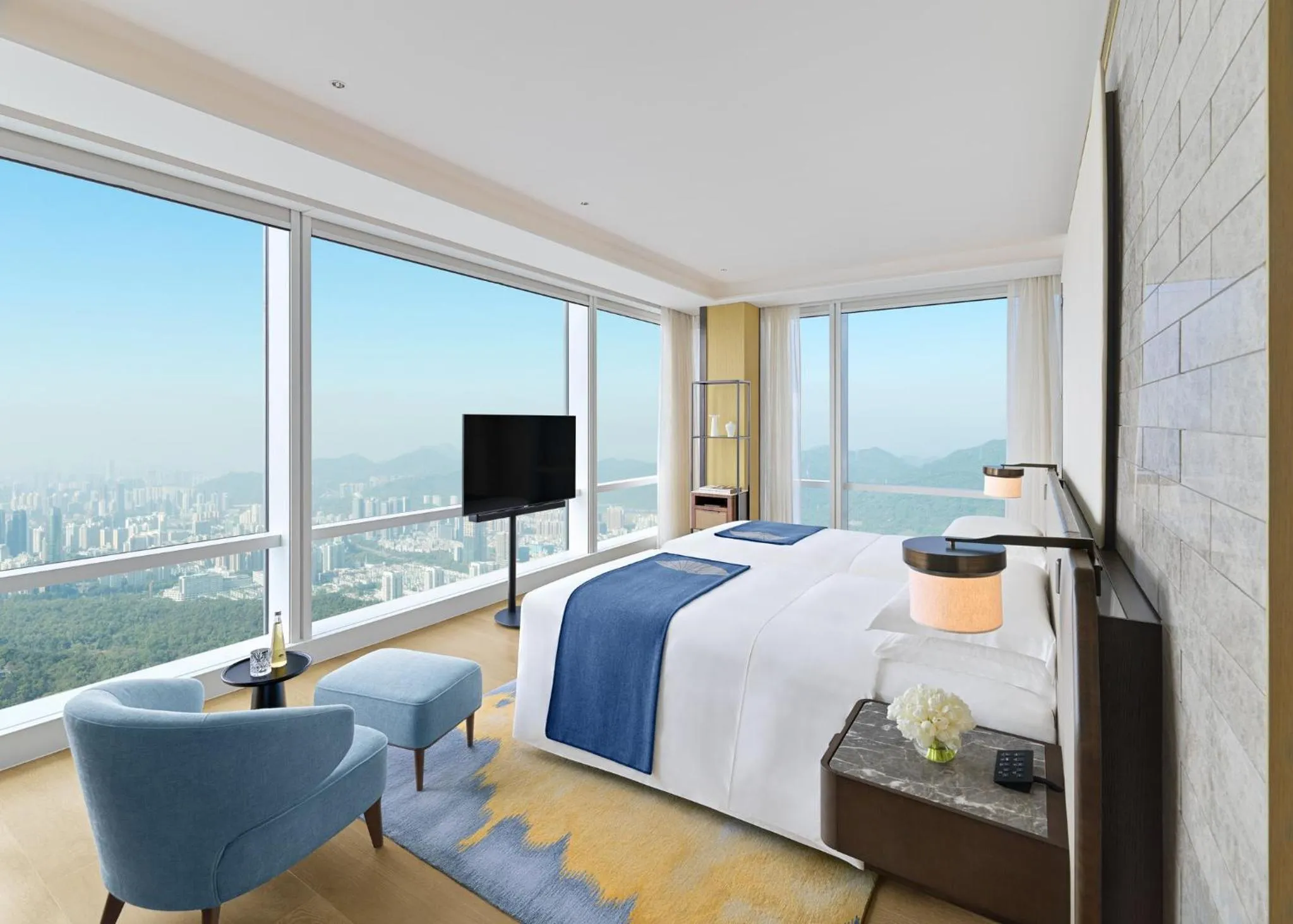 Photo of the whole room, Bed in Mandarin Oriental, Shenzhen